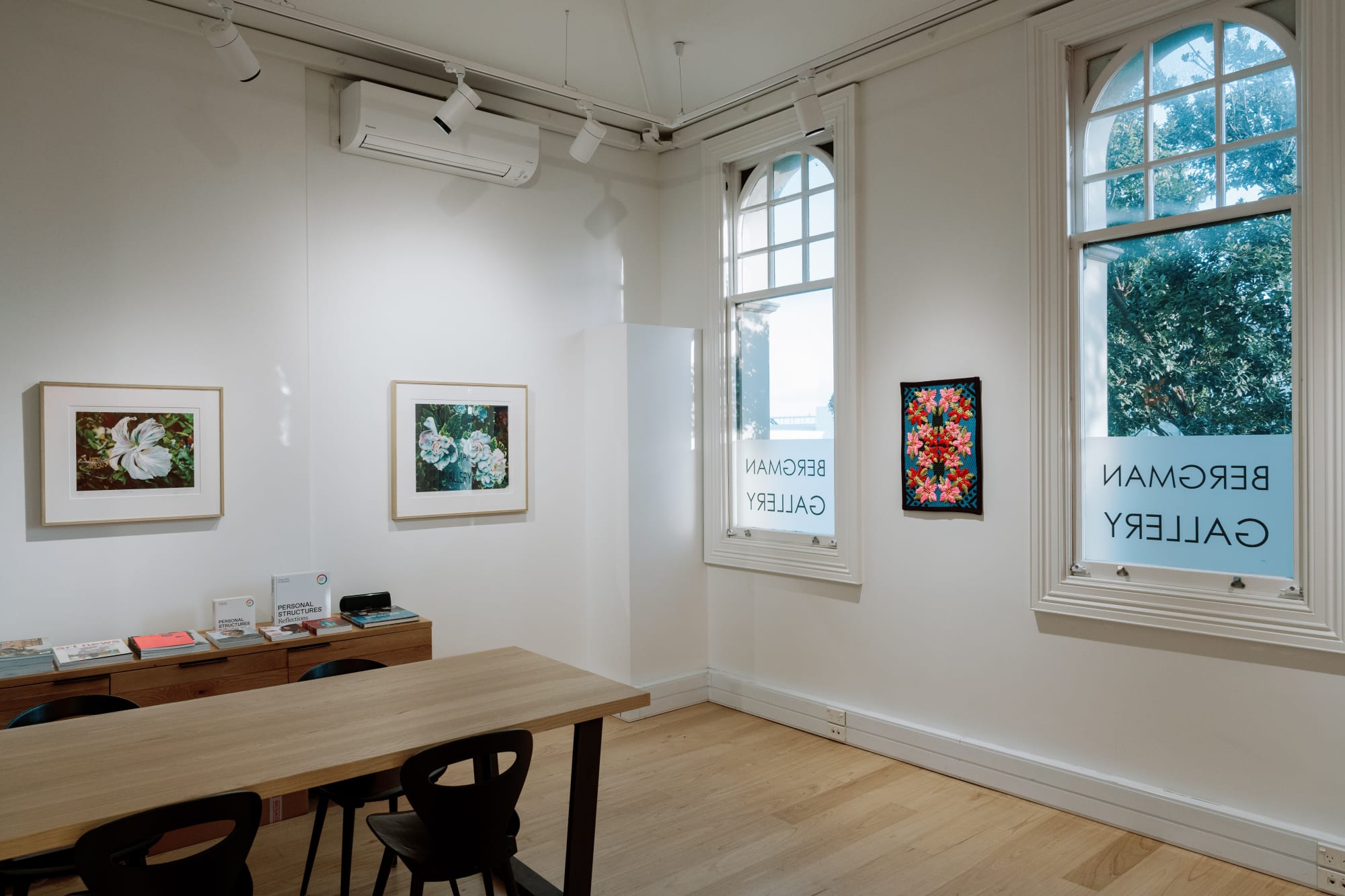 Te Vaerua O Te Vaine, Our Mother's Hands