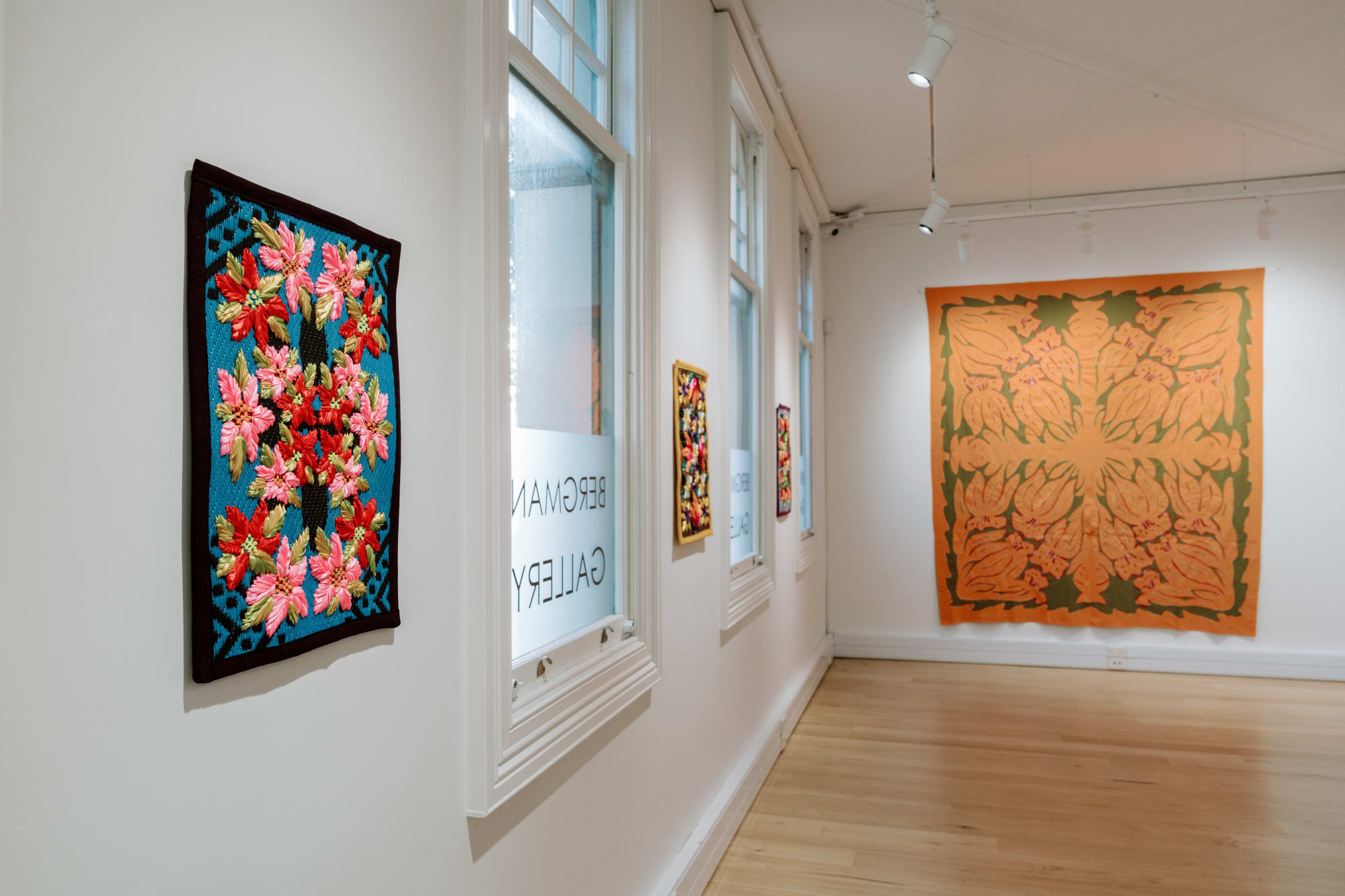 Te Vaerua O Te Vaine, Our Mother's Hands