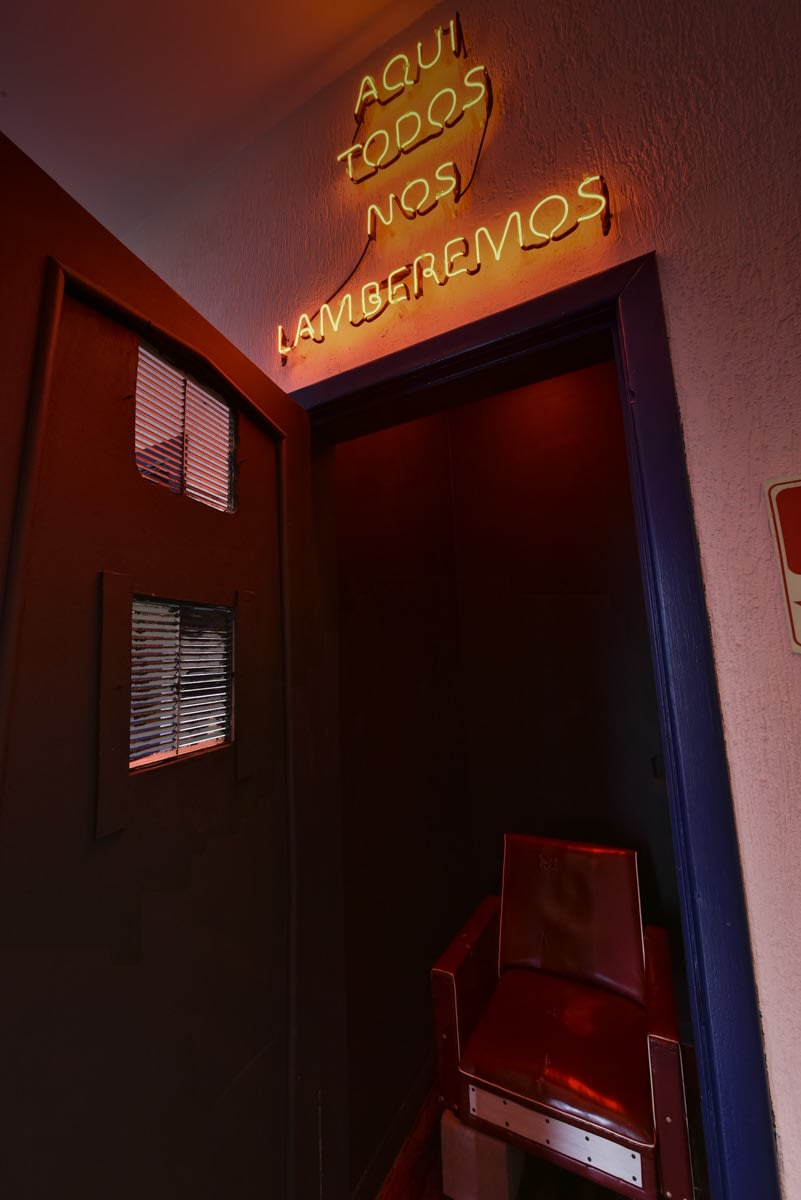 Exhibition view. Nos Resta Ser Feliz (We Can Only Be Happy). SOMA Gallery, 2022. Photo: Kraw Penas.