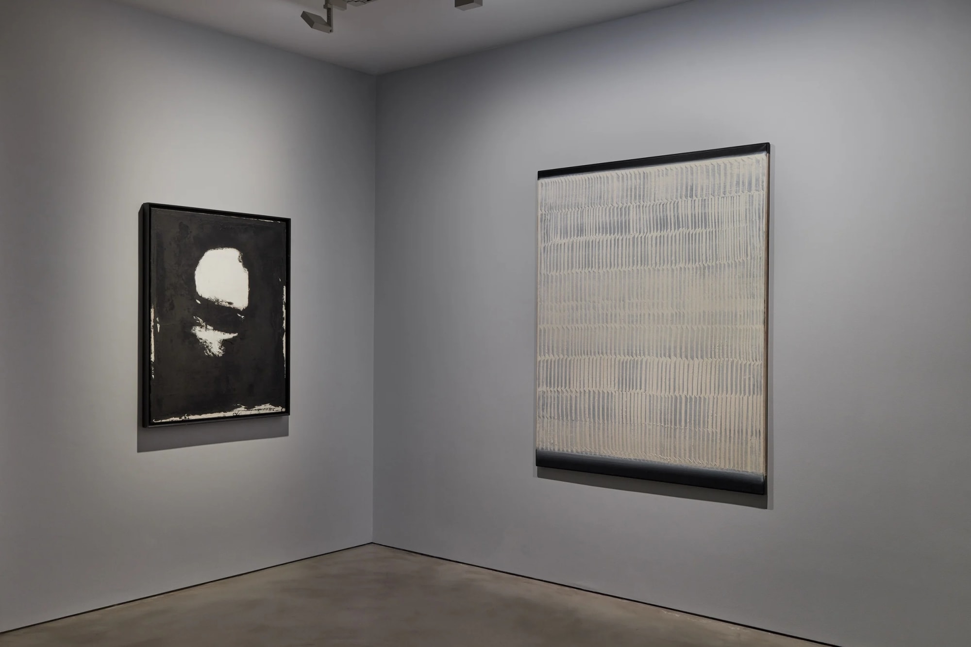 © Photo Luke A. Walker / courtesy Olivier Malingue ltd