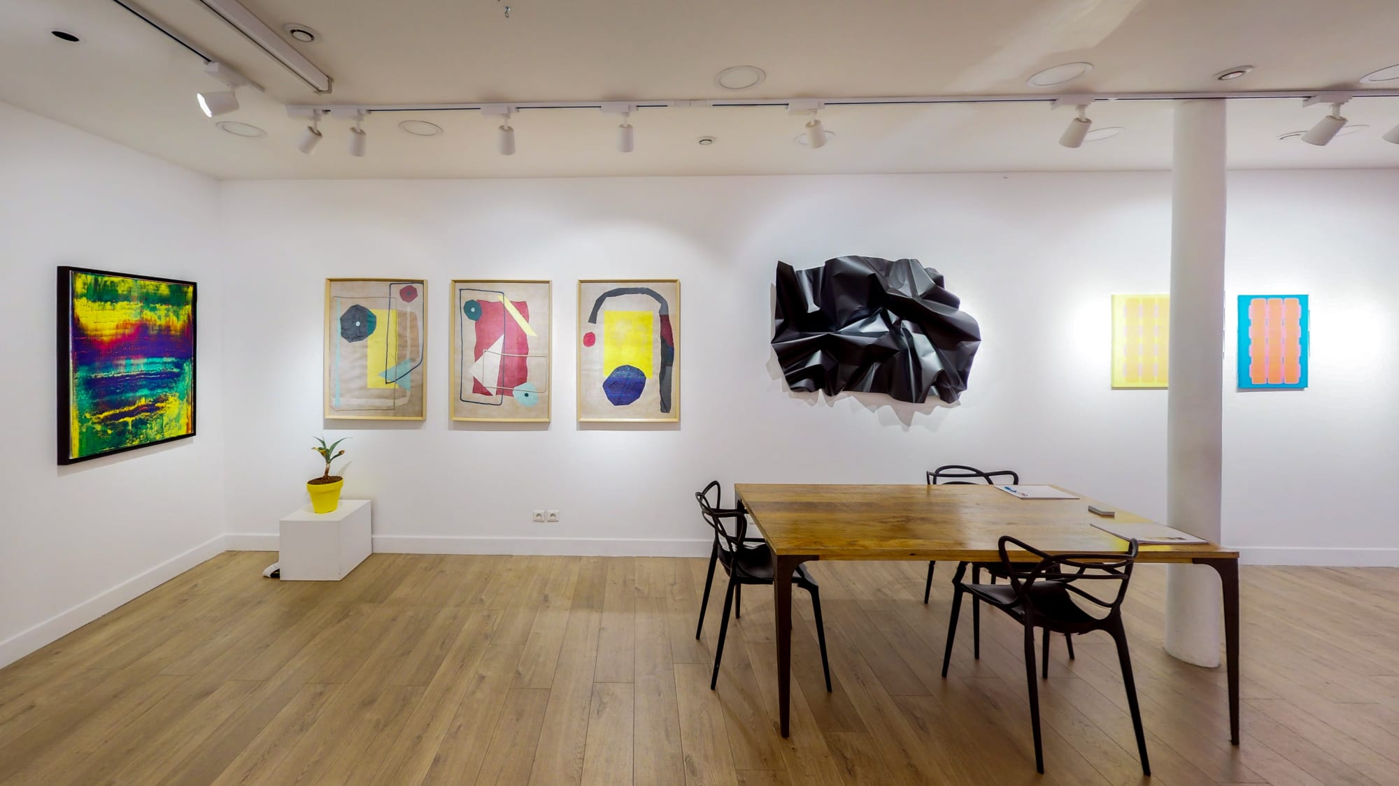 View of the exhibition " Colors of Abstraction ". Photo ©Ussi'n.