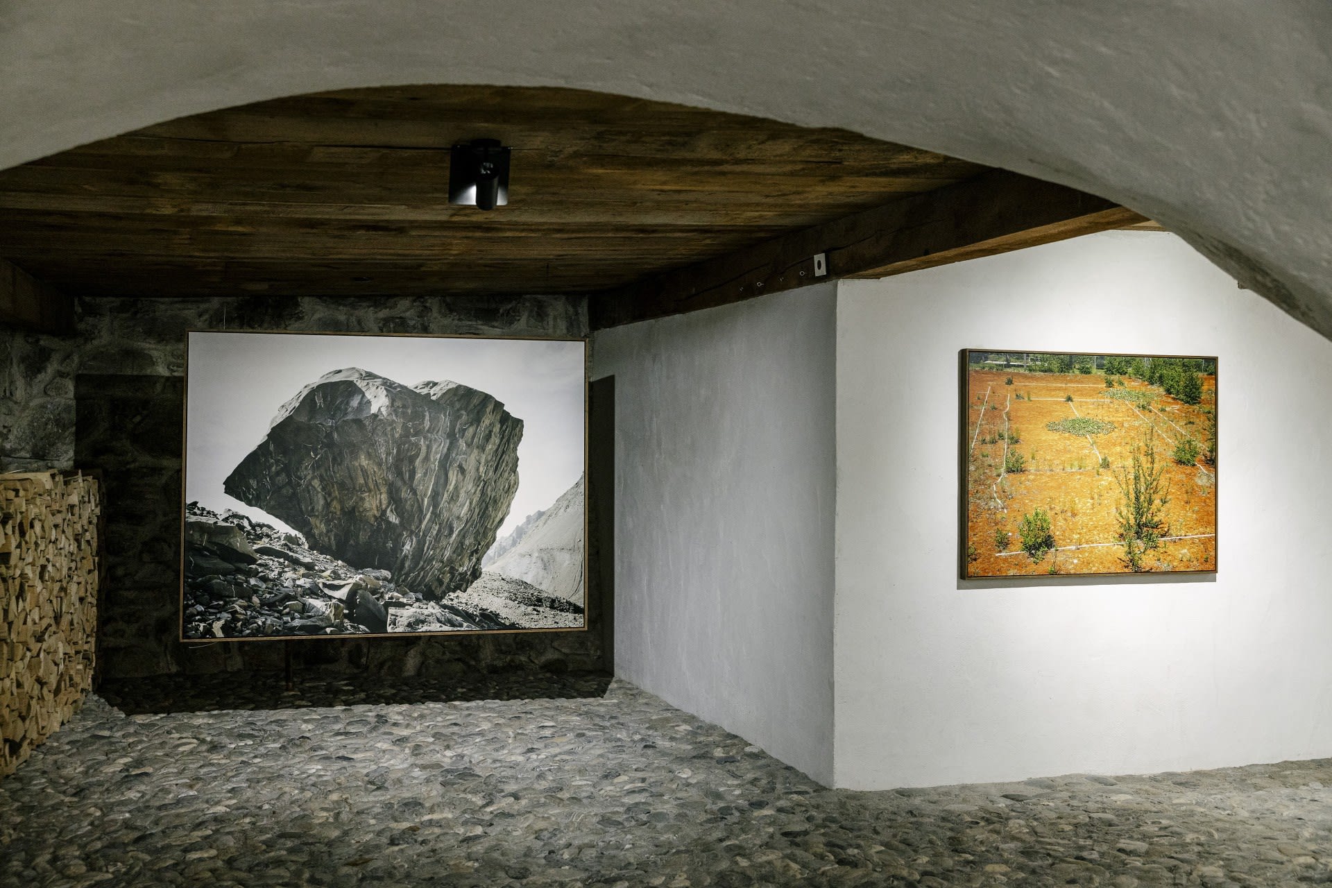 BRUNO AUGSBURGER: TANTER ILS MUONDS – ZWISCHEN DEN WELTEN