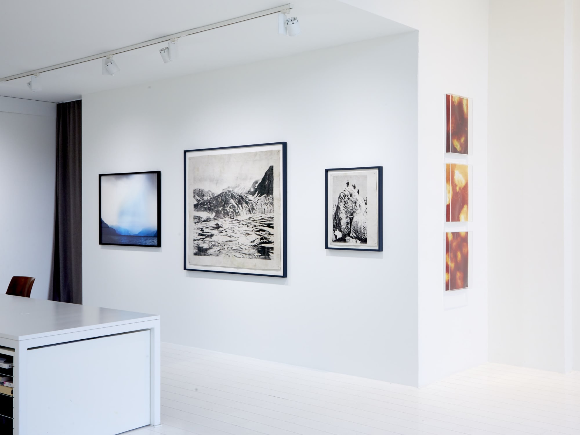 A BRIEF CRACK OF LIGHT - DOUGLAS MANDRY