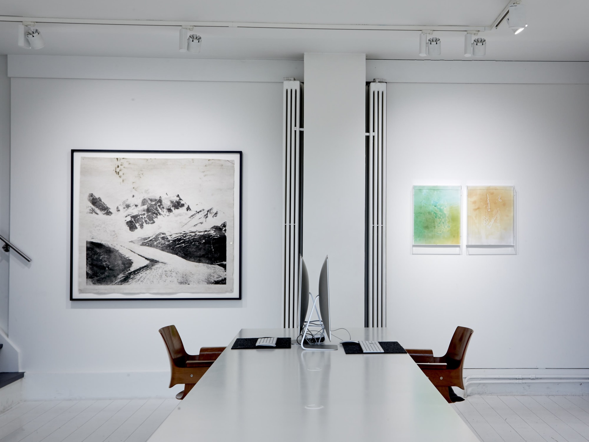 A BRIEF CRACK OF LIGHT - DOUGLAS MANDRY