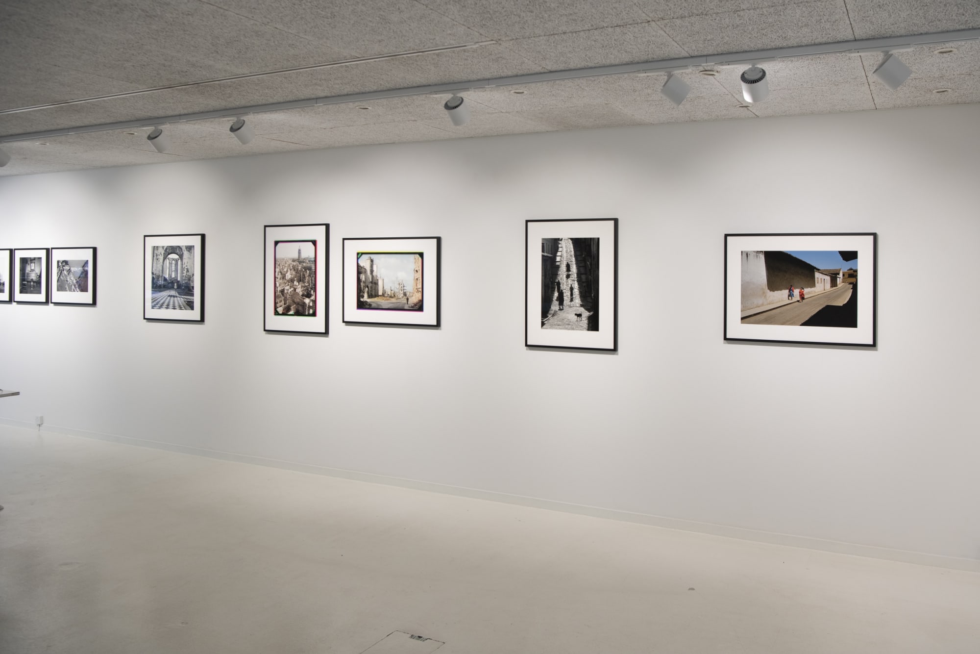 COLOR + BLACK + WHITE – WERNER BISCHOF