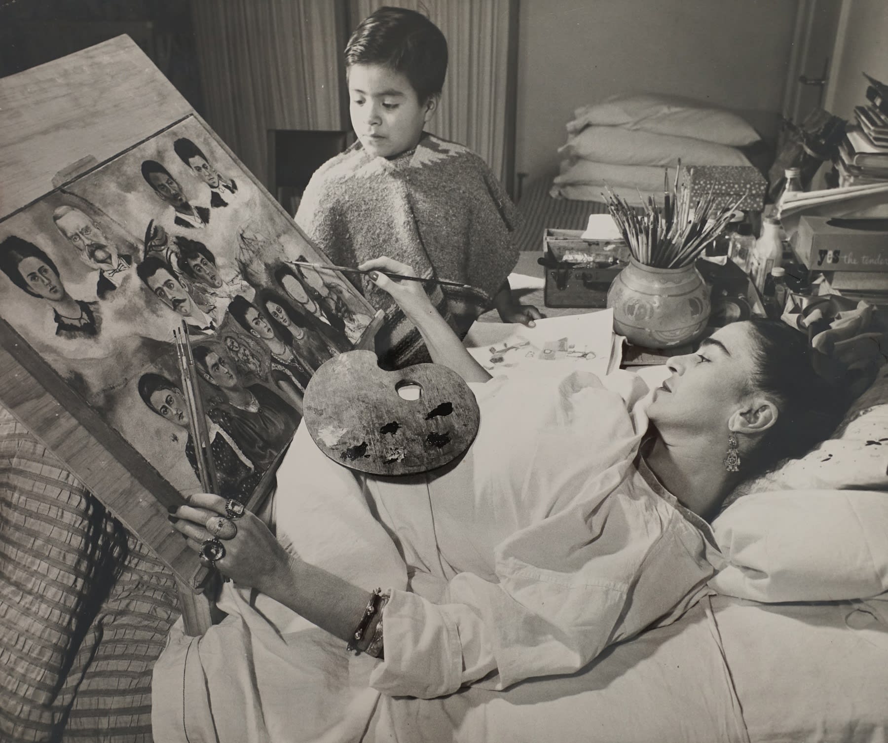 Frida at ABC Hospital sketching, 1951 © Juan Guzman