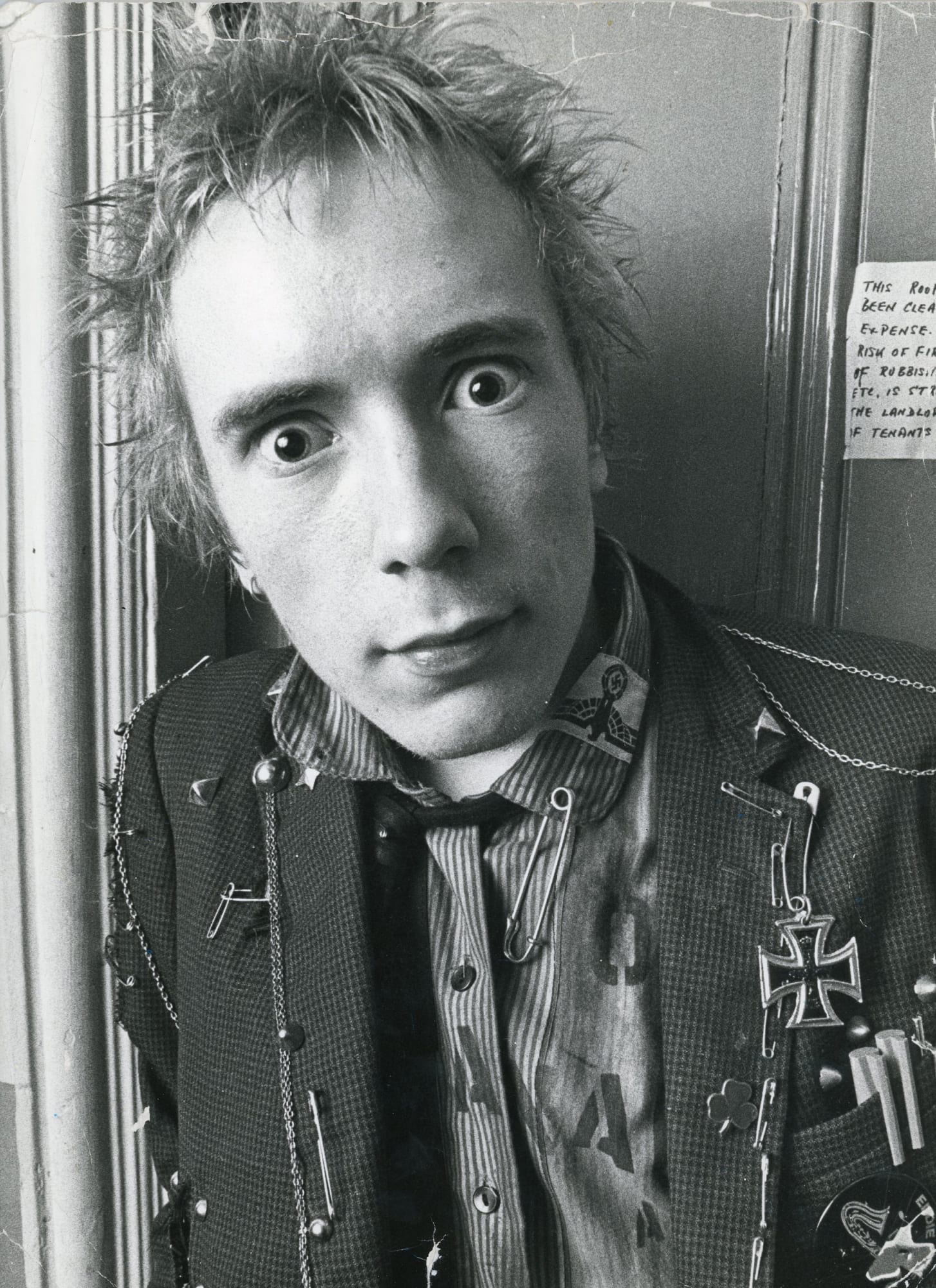 Ray Stevenson, Johnny Rotten, Dryden Chambers (outside Glitterbest ofﬁce), 1976