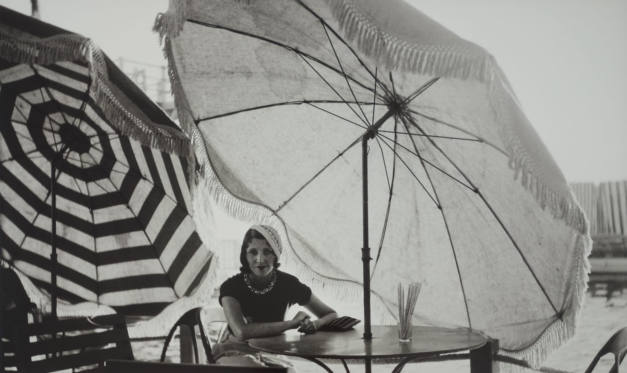 Jacques Henri Lartigue, Renée au Palm Beach, Cannes, août 1931.