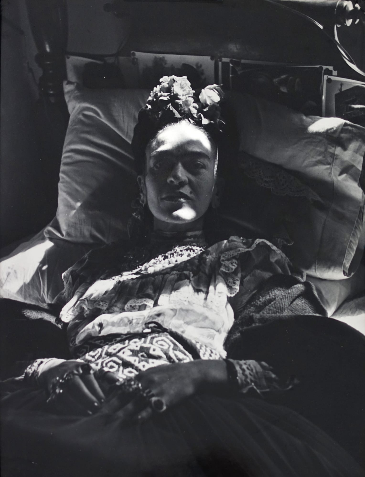 The last portrait of Frida Kahlo. Taken just before her death, 1954 © Bernice Kolko