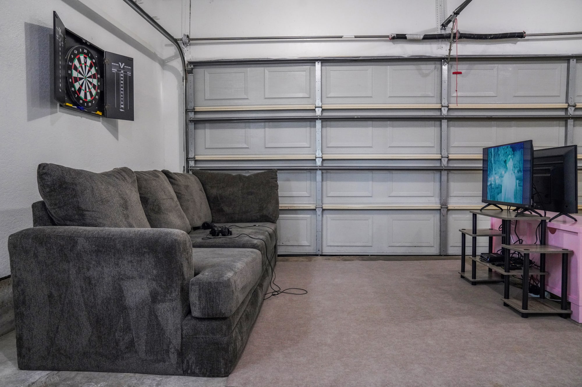 Installation view, JUST FRIENDS, 2023. McLennon Pen Co. Gallery, Austin