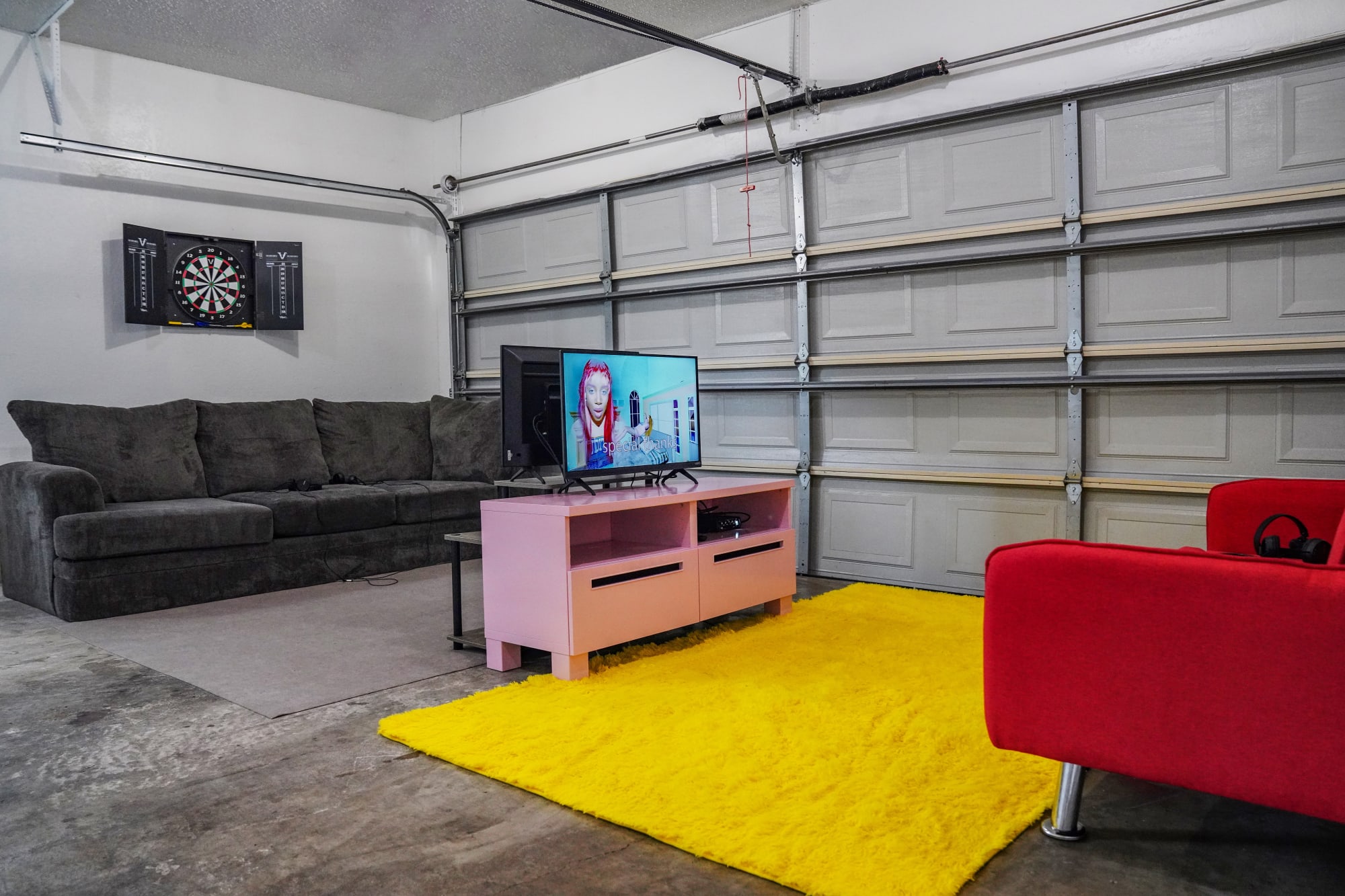 Installation view, JUST FRIENDS, 2023. McLennon Pen Co. Gallery, Austin