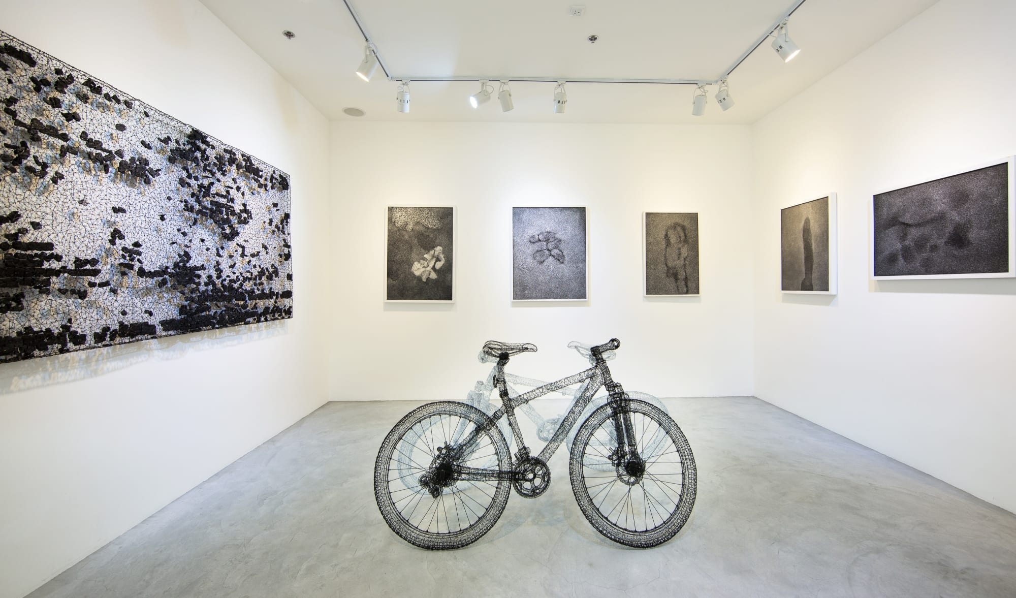 Paintings & Sculptures