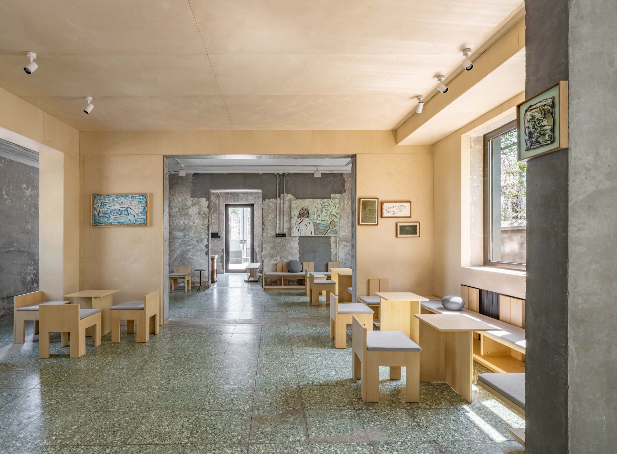 Ling Yung: Spring Outing