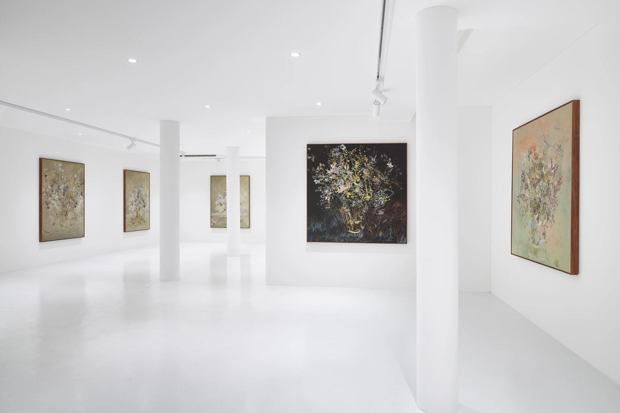 fresh floral ice milk soft blue bruise Duarte Sequeira Seoul, 2025 Photo courtesy of the gallery