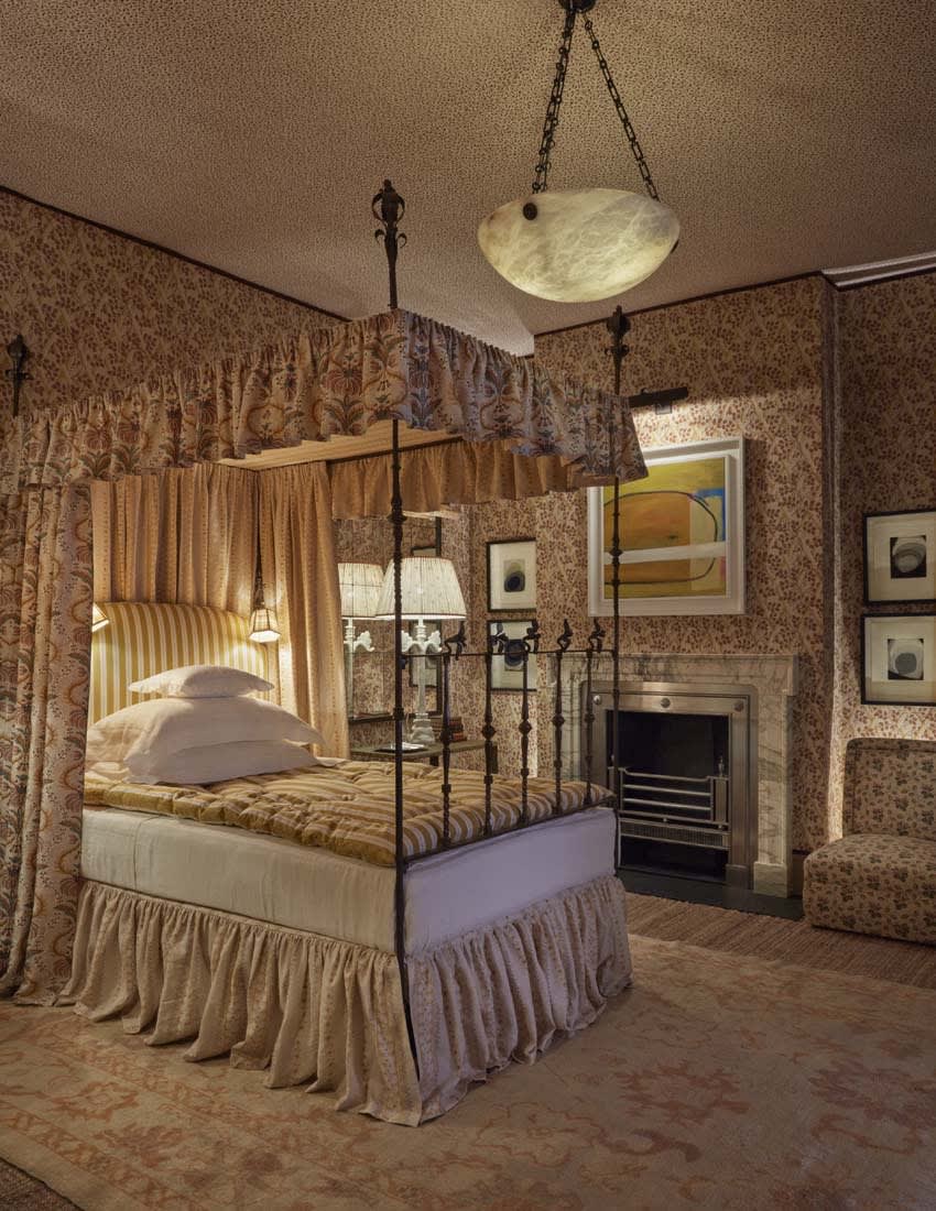 Emily Crookshank and Emily Thornton in Tissus d'Helene by Joanna Plant at WOW! House 2022