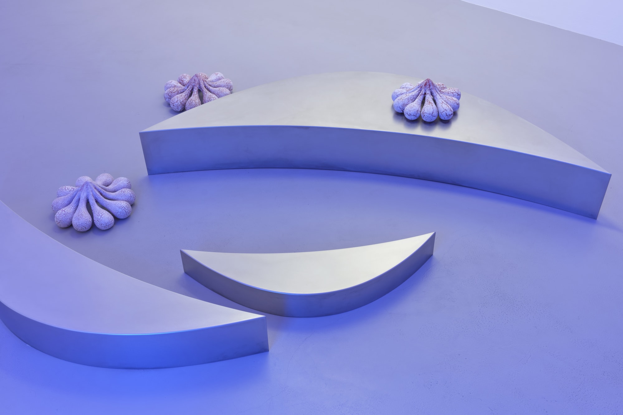 Liquid Connections, 2021, glazed ceramics, various dimensions and crescent-shaped elements, chrome steel, various dimensions