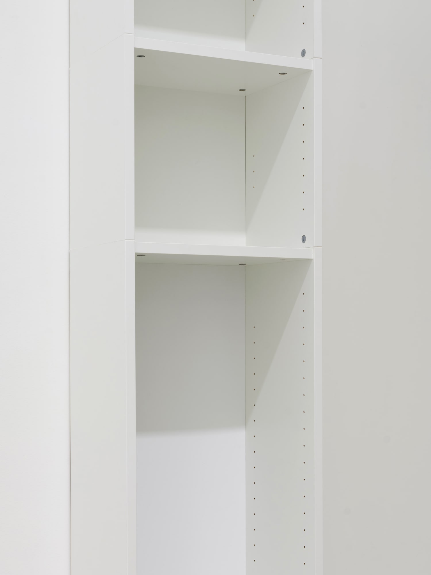 Detail, Signifikant-hoch (Die Umgestaltung des Raums zu einem Kunstwerk vis à vis der Umgestaltung des Raums mit einem Kunstwerk), 2024