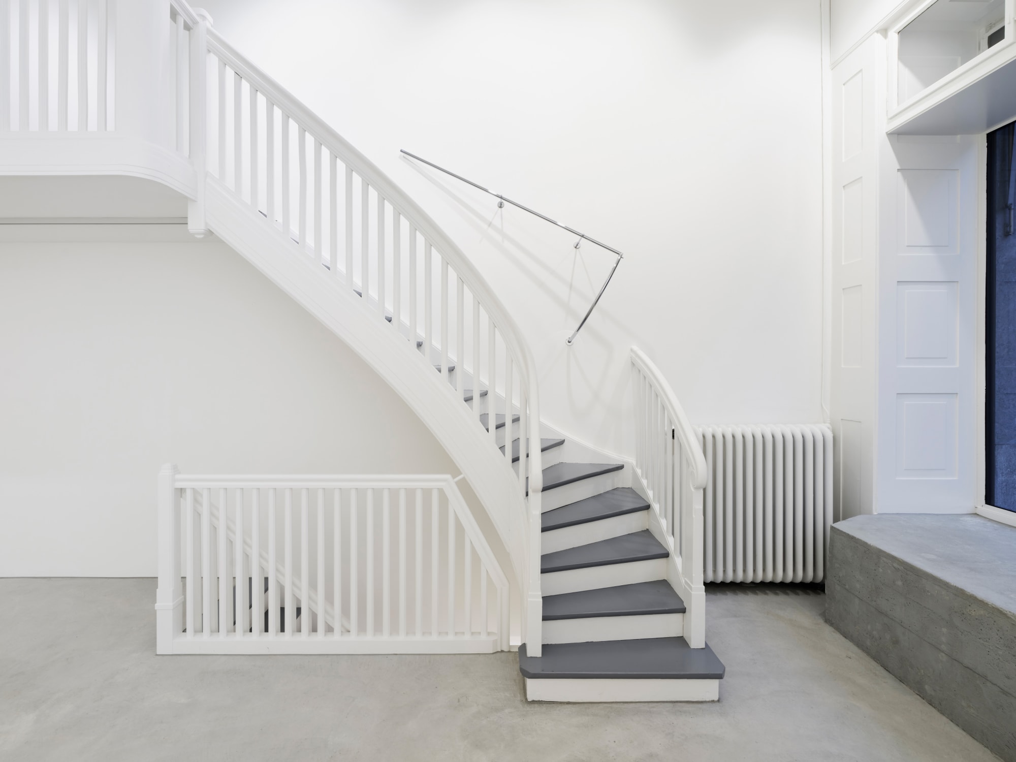 Und ihr Doppel, 2024, Stainless Steel, 183 x 25.5 x 35 cm