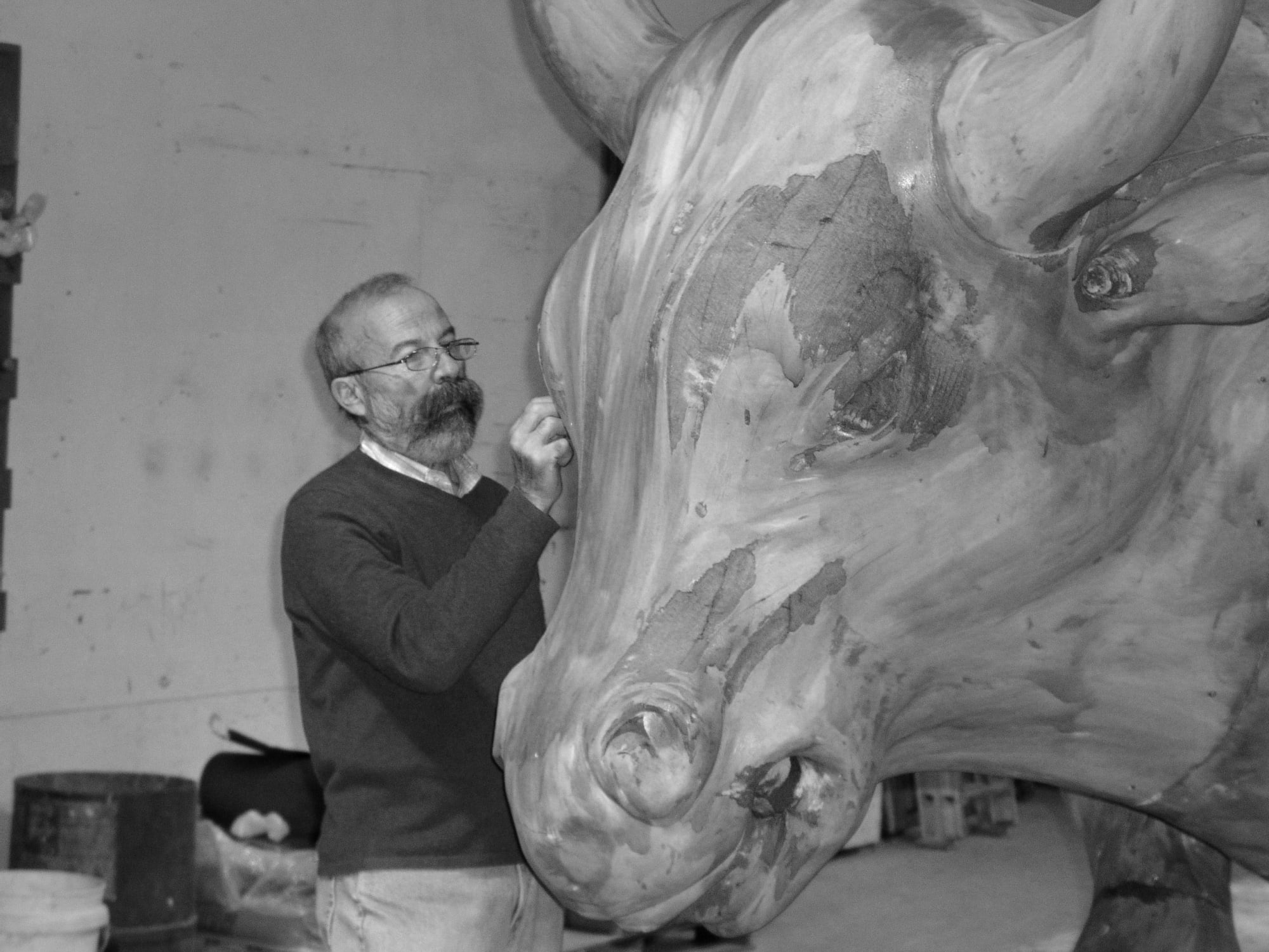 Arturo Di Modica in Wyoming making the Bund Bull