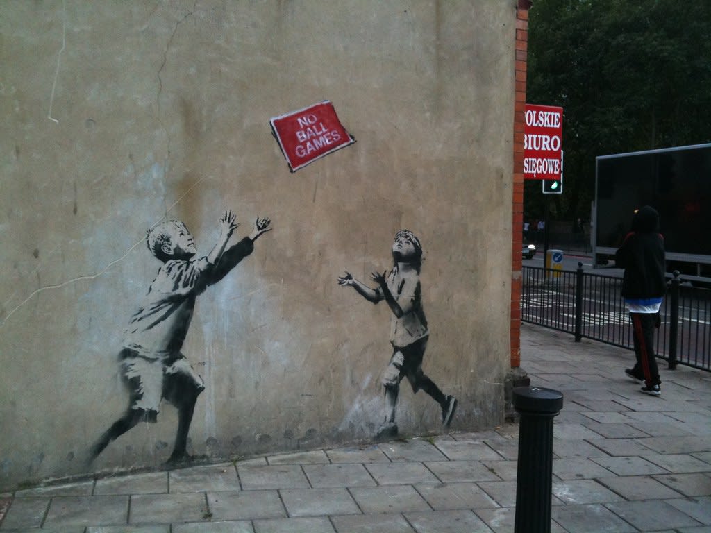 2009: No Ball Games: Tottenham High Road, London, England