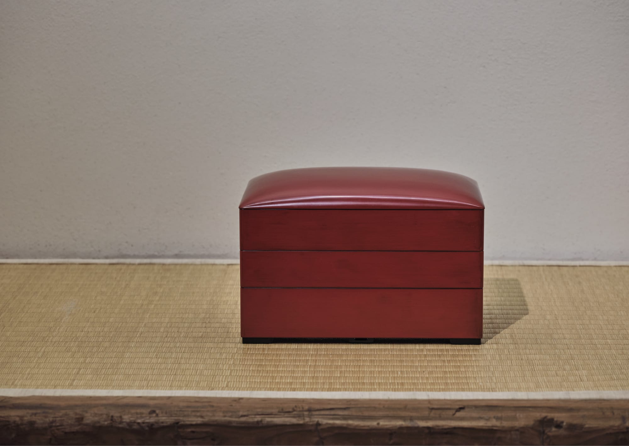 330　藤嵜一正　朱漆三段重筥