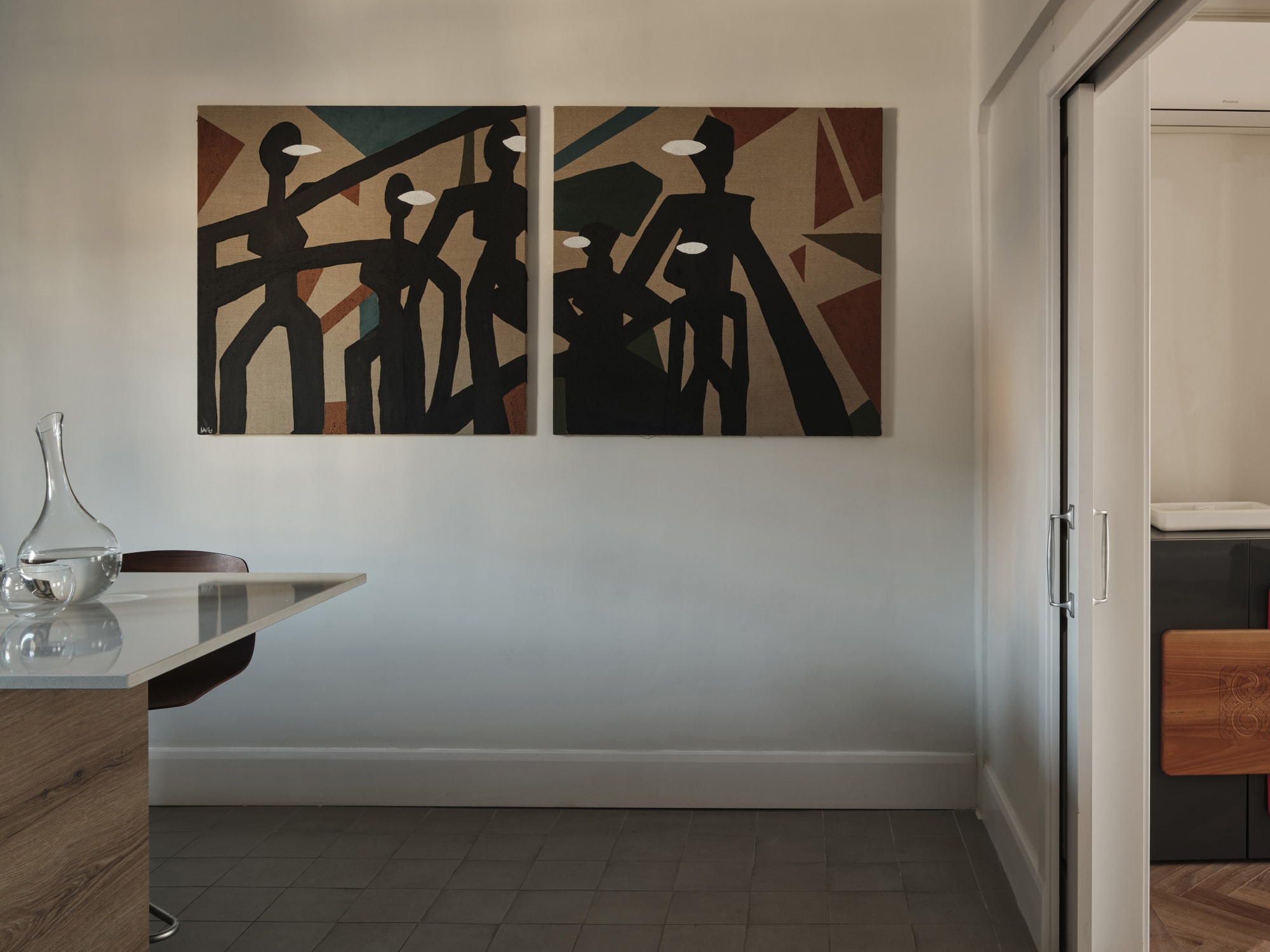 Lulama Wolf, Ndizalwe nge ngubo emhlophe Series, 2019 Installation view