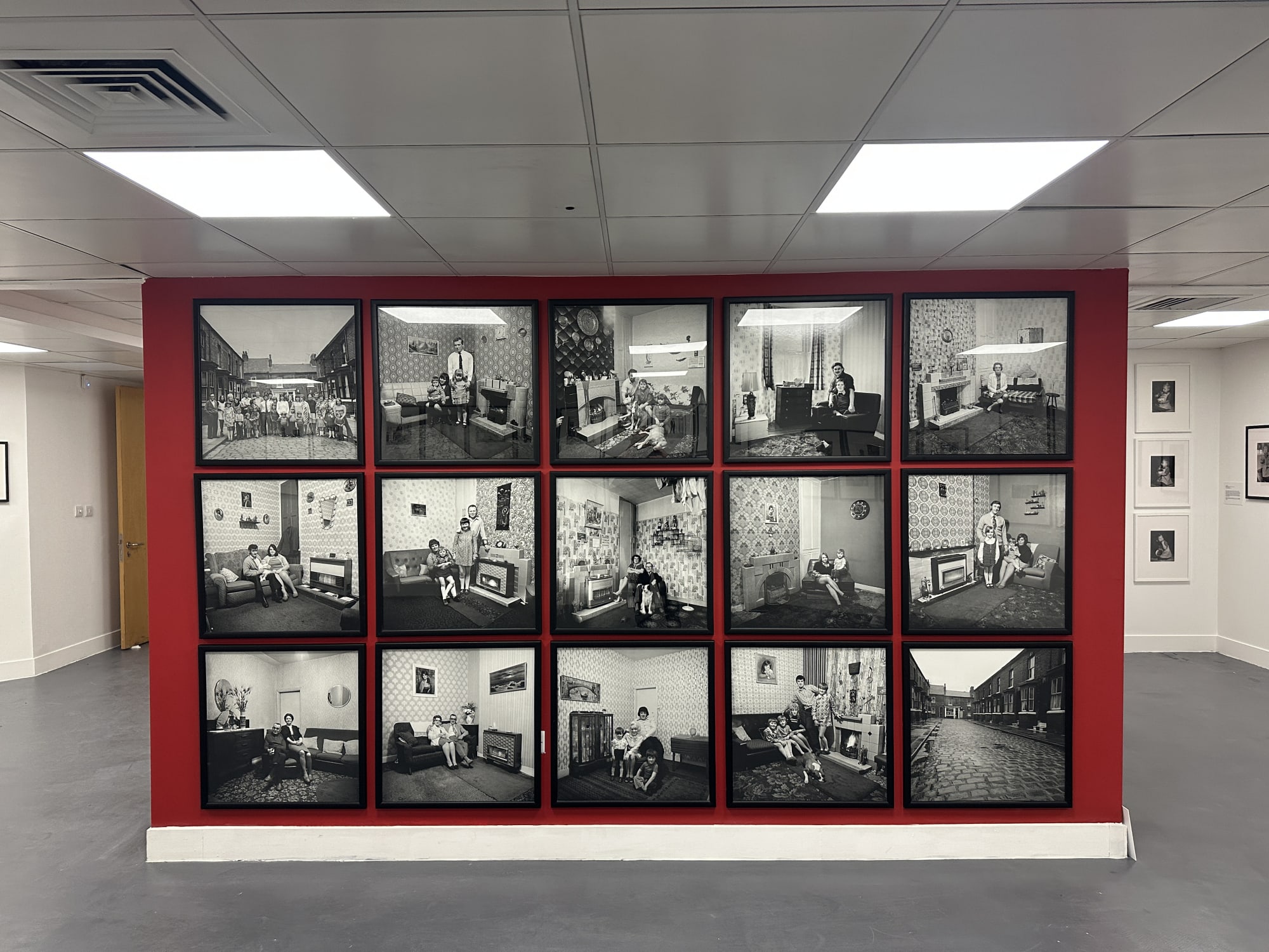 The English at Home. 20th Century Photographs from the Hyman Collection