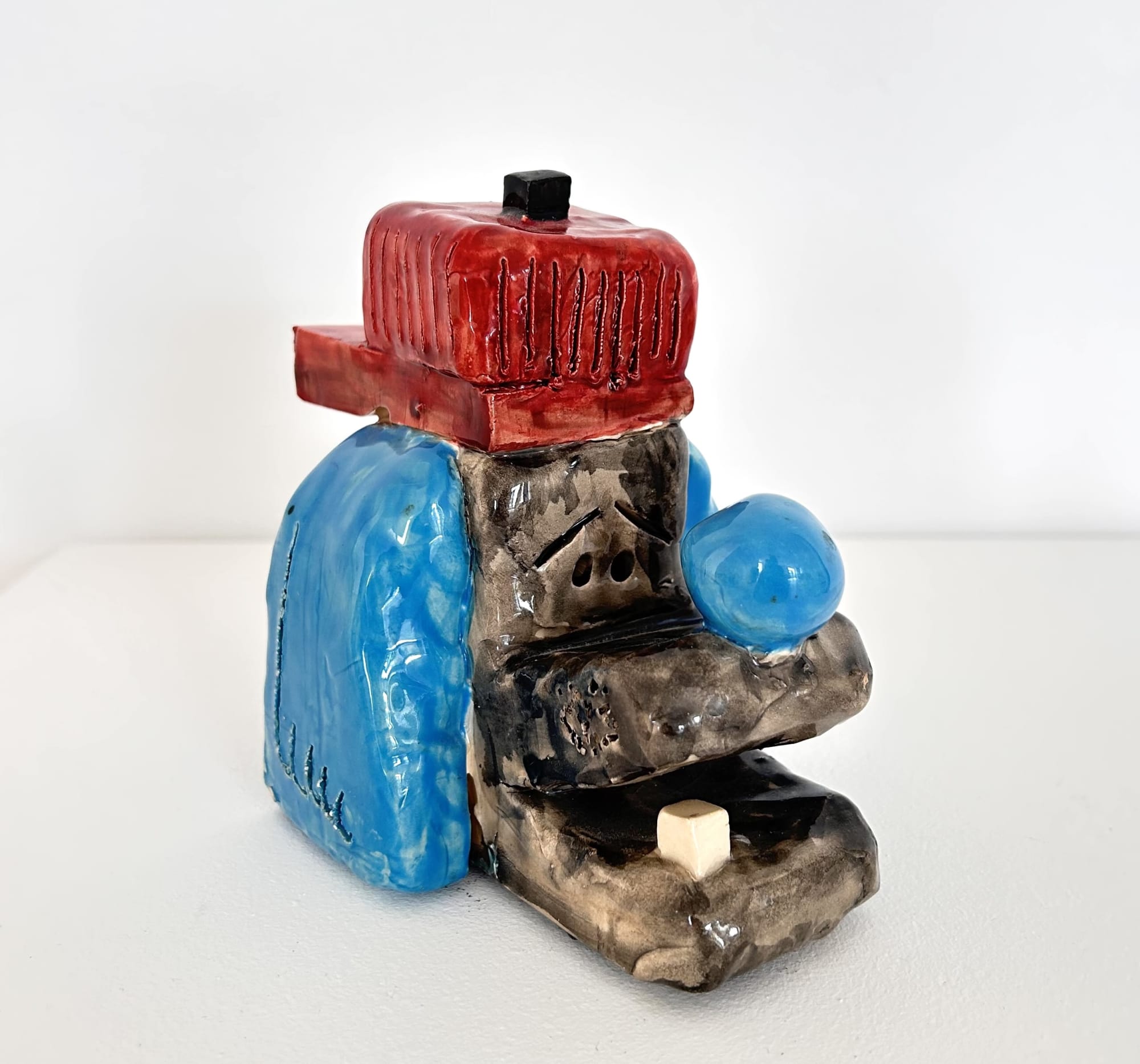 35. dimensions : 14 x 15 x 10 cm technique : céramique émaillée - glazed ceramic année : 2025 900 €