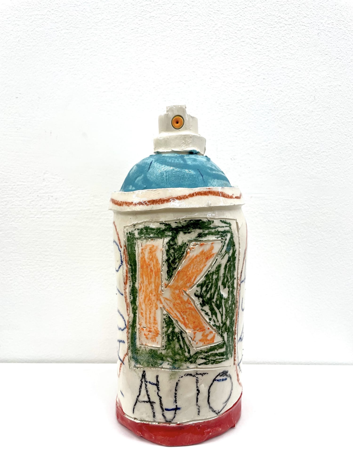 bombe de peinture / spray-paint can n°5 céramique émaillée - glazed ceramic année / year : 2020 - 2025 dimensions approx: 23 x 8 cm chaque cérimique est unique signée et datée each ceramic is unique signed and dated 380 €