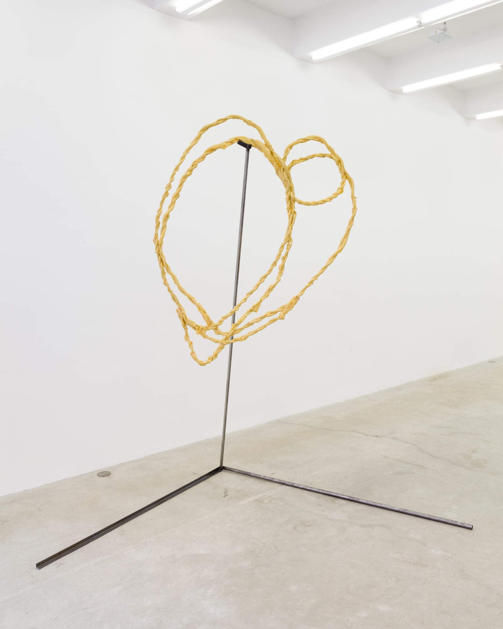 Lena Henke Galocher (coeur), 2014 fiberglass, resin, pigment, steel 93 x 97 x 58 inches