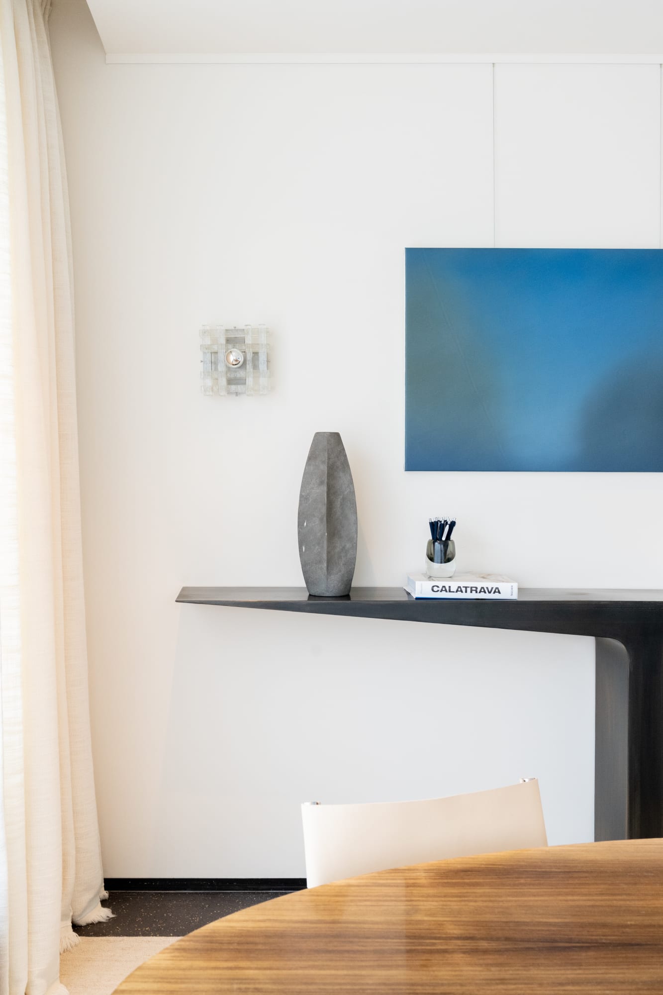 Tom Van Puyvelde: Continuum at Delen Private Bank, Waver, 2025. Photo's: Delen Bank © Buysse Gallery. All rights reserved.