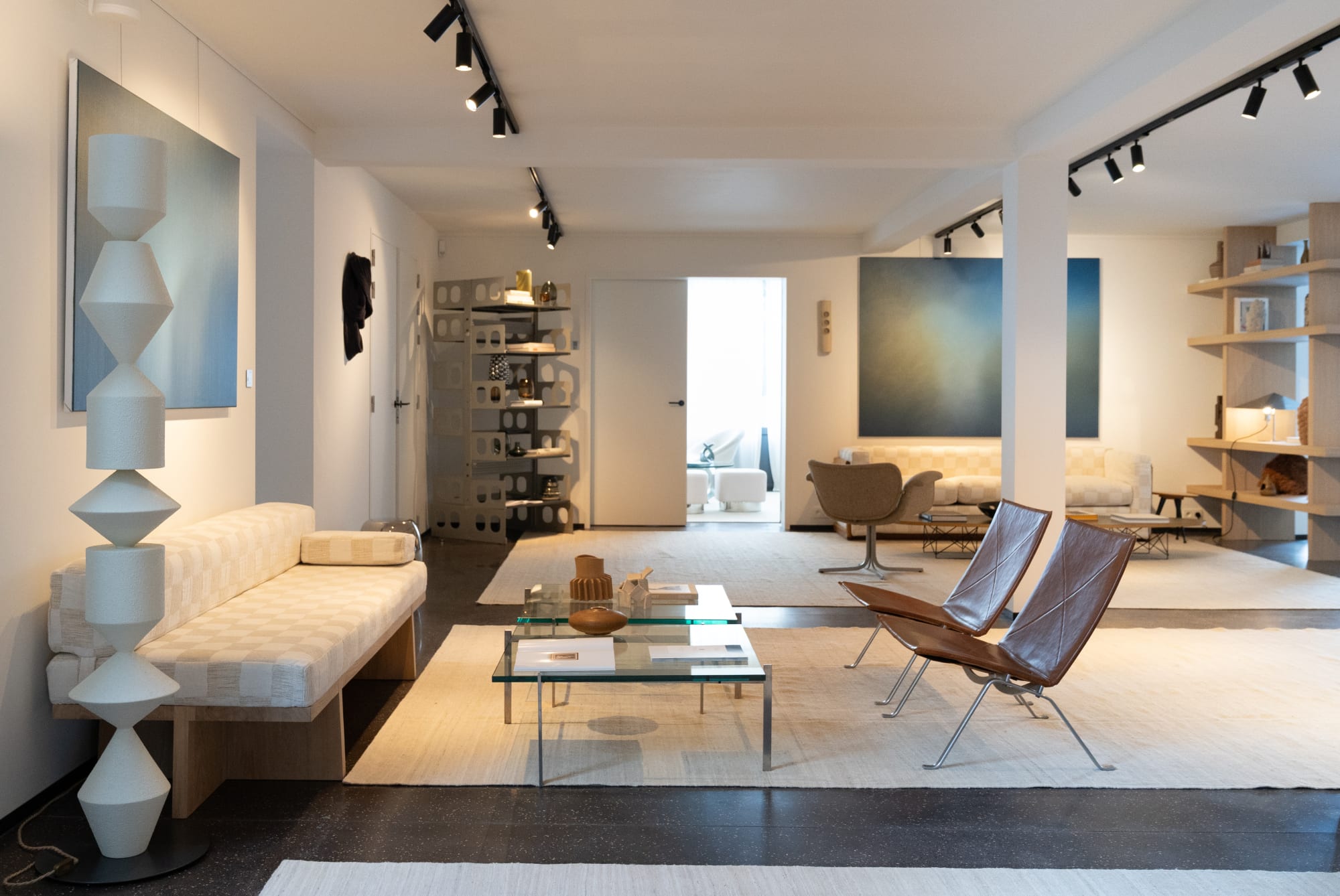 Tom Van Puyvelde: Continuum at Delen Private Bank, Waver, 2025. Photo's: Delen Bank © Buysse Gallery. All rights reserved.