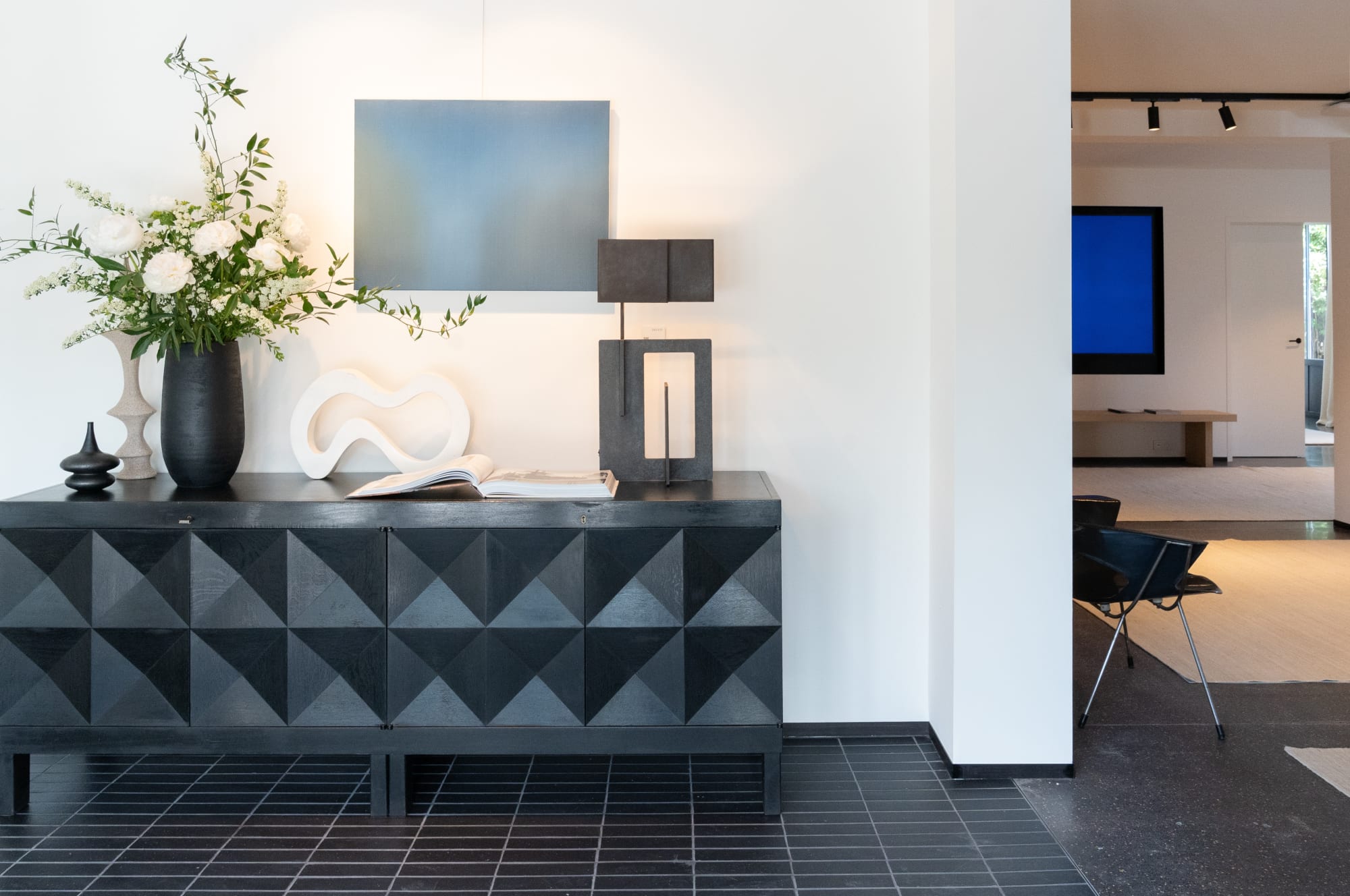 Tom Van Puyvelde: Continuum at Delen Private Bank, Waver, 2025. Photo's: Delen Bank © Buysse Gallery. All rights reserved.