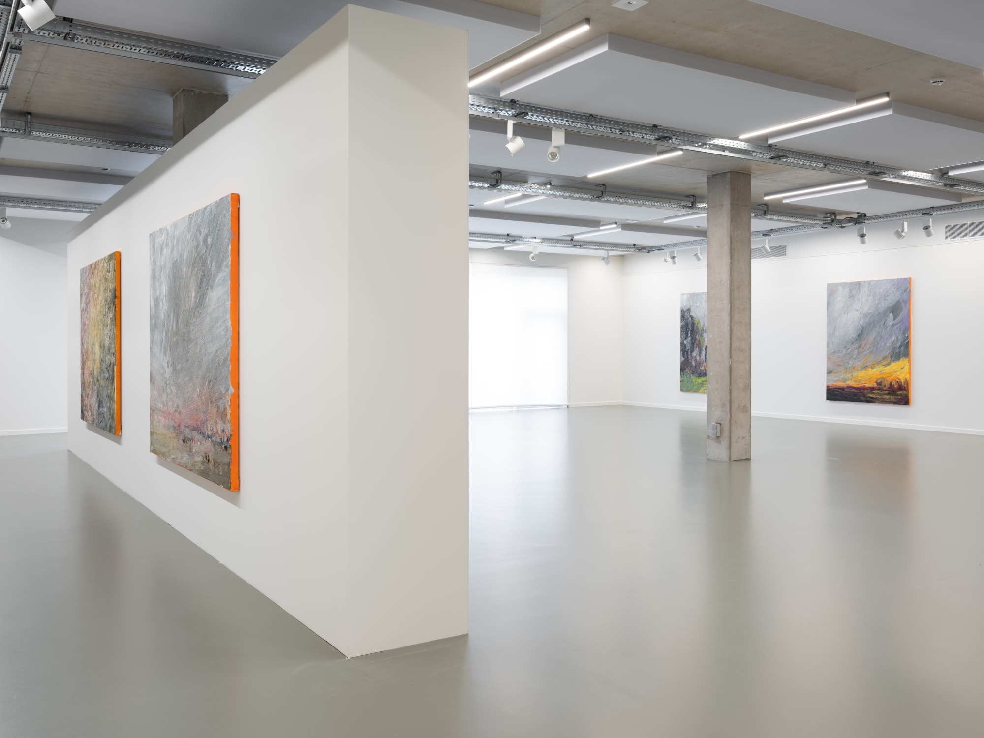 Blooming Desert – Nils Verkaeren at CC Ter Dilft. Painting and landscape in dialogue, where time, matter, and silence unfold. Image courtesy of Buysse Gallery. © Nils Verkaeren. All rights reserved.