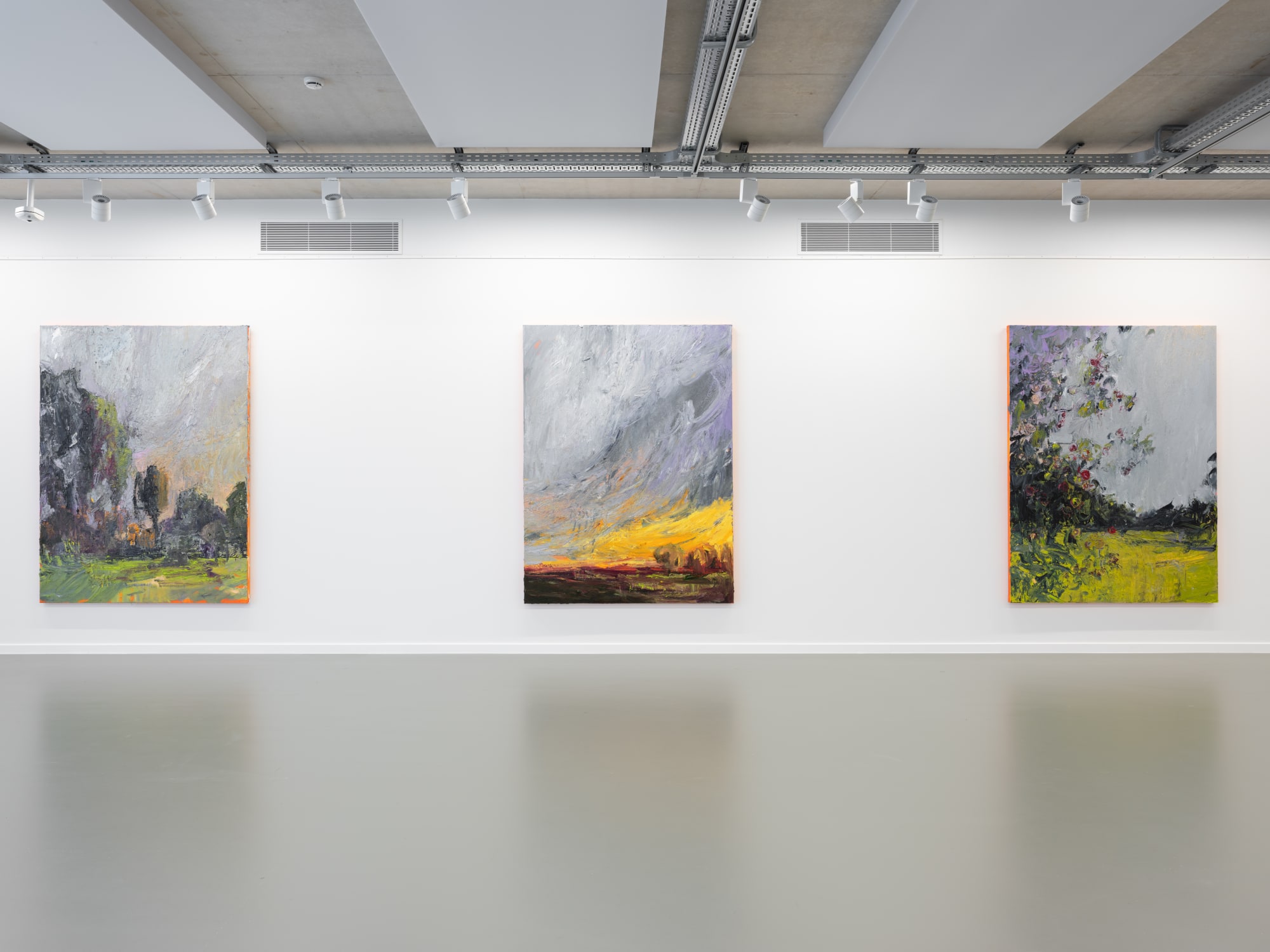 Blooming Desert – Nils Verkaeren at CC Ter Dilft. Painting and landscape in dialogue, where time, matter, and silence unfold. Image courtesy of Buysse Gallery. © Nils Verkaeren. All rights reserved.