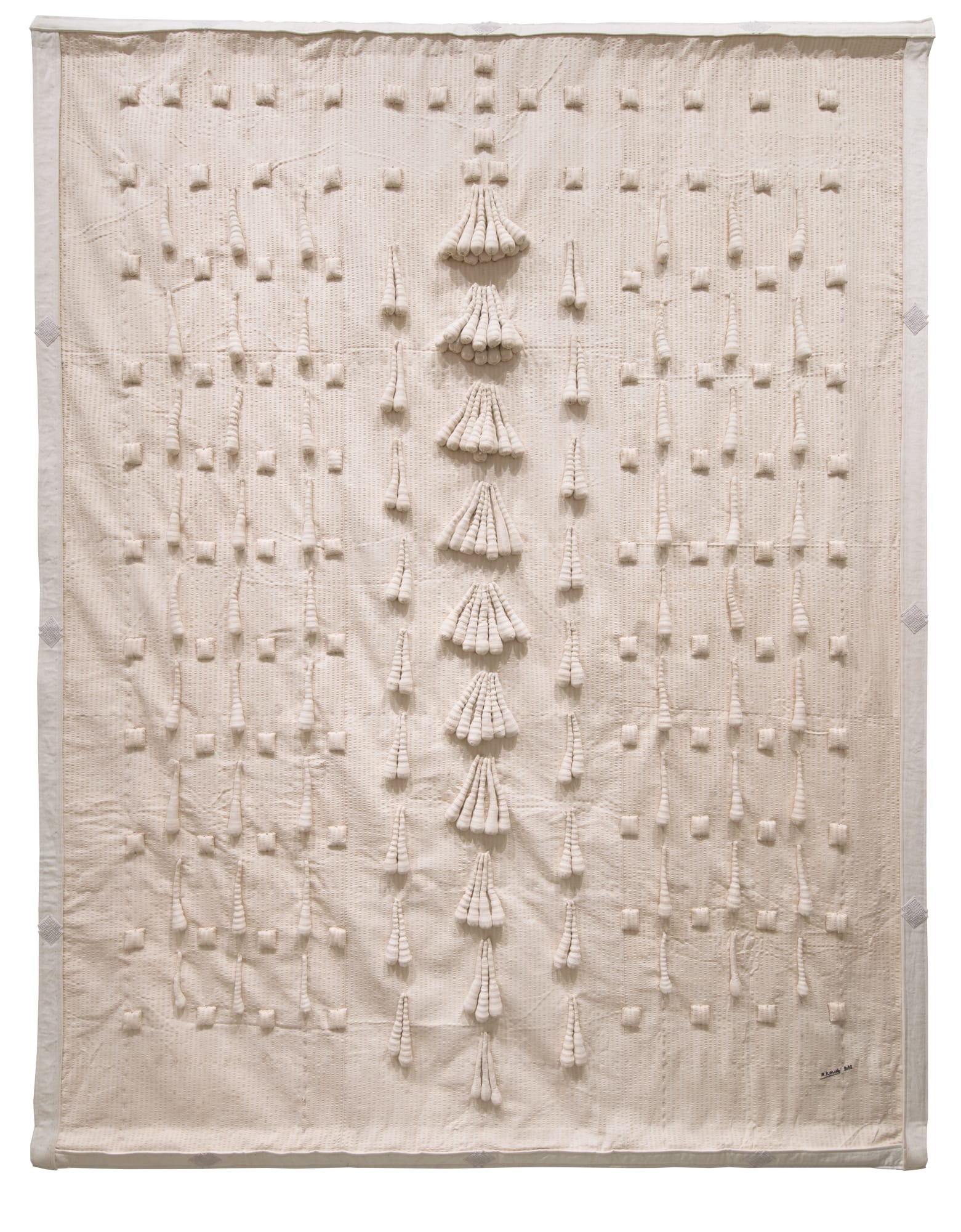 Abdoulaye Konaté “Gris - gris blancs - cadre Tibet 2023“ P.M. 2023 textile 227,5 × 164 cm