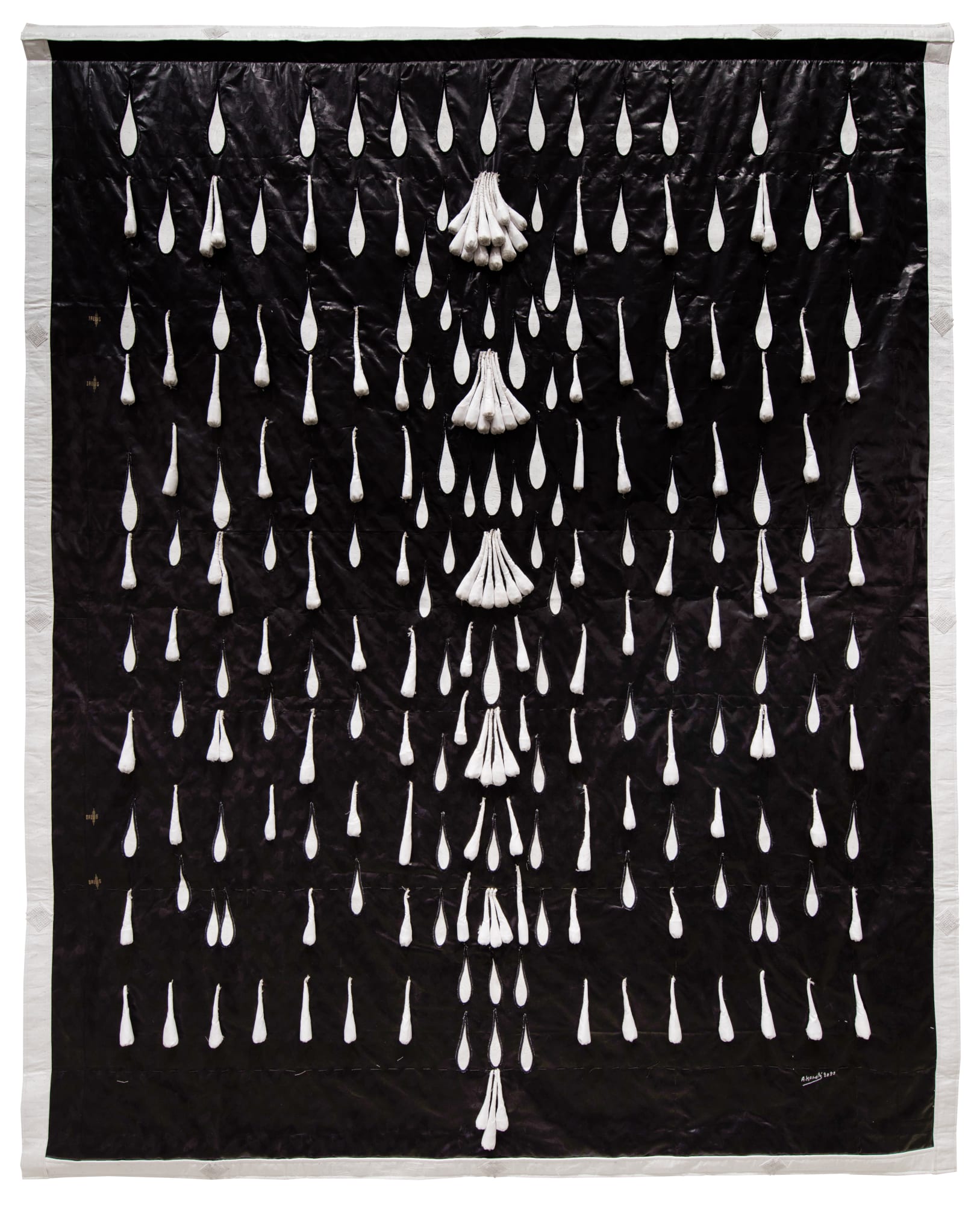 Abdoulaye Konaté Les gouttes blanches - Tibet 2'023 Textile 230 x 182,5 cm