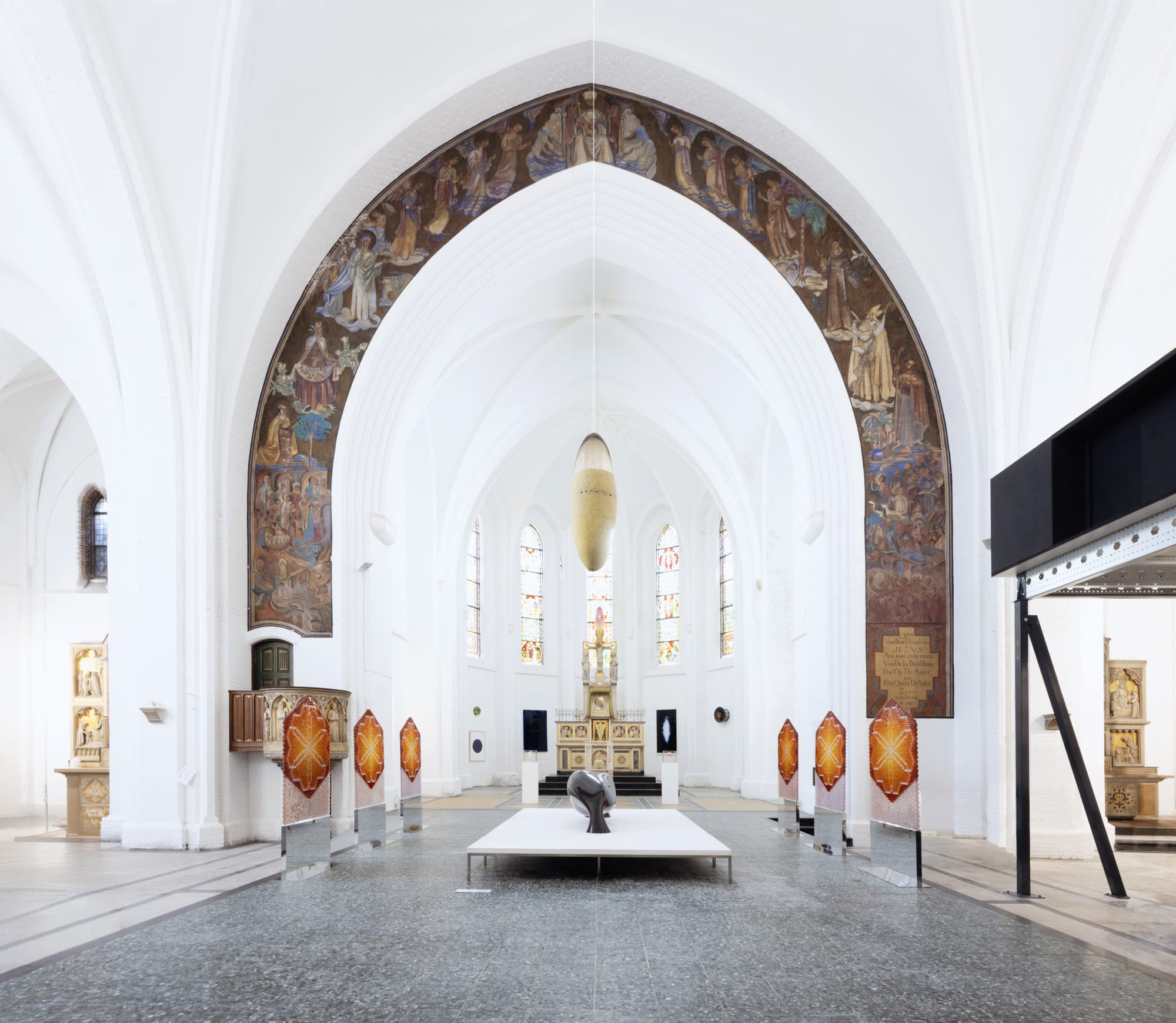 1700 m2 kunst, 25 kunstenaars, 7 tentoonstellingen