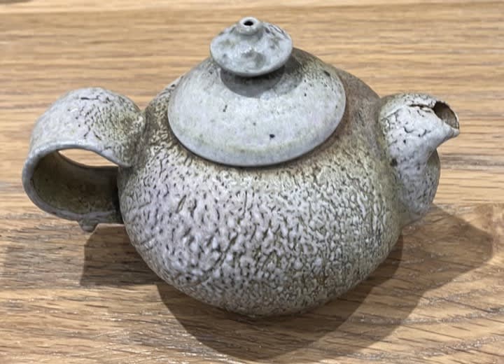 Jae-Uk Choi Pour - A pperfectly Practical Teapot sponsored by Topo'Tea Tea Rooms.