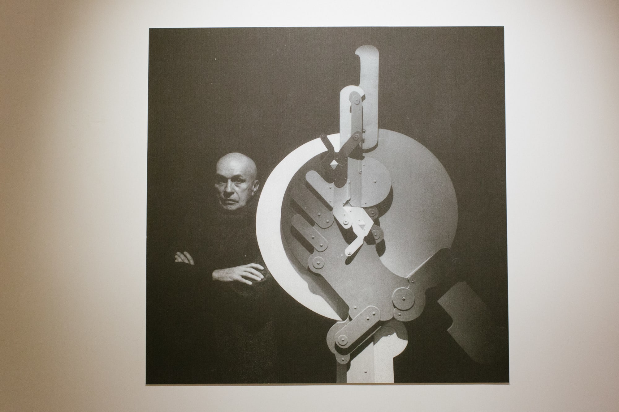 Edgar Negret: The Bridge