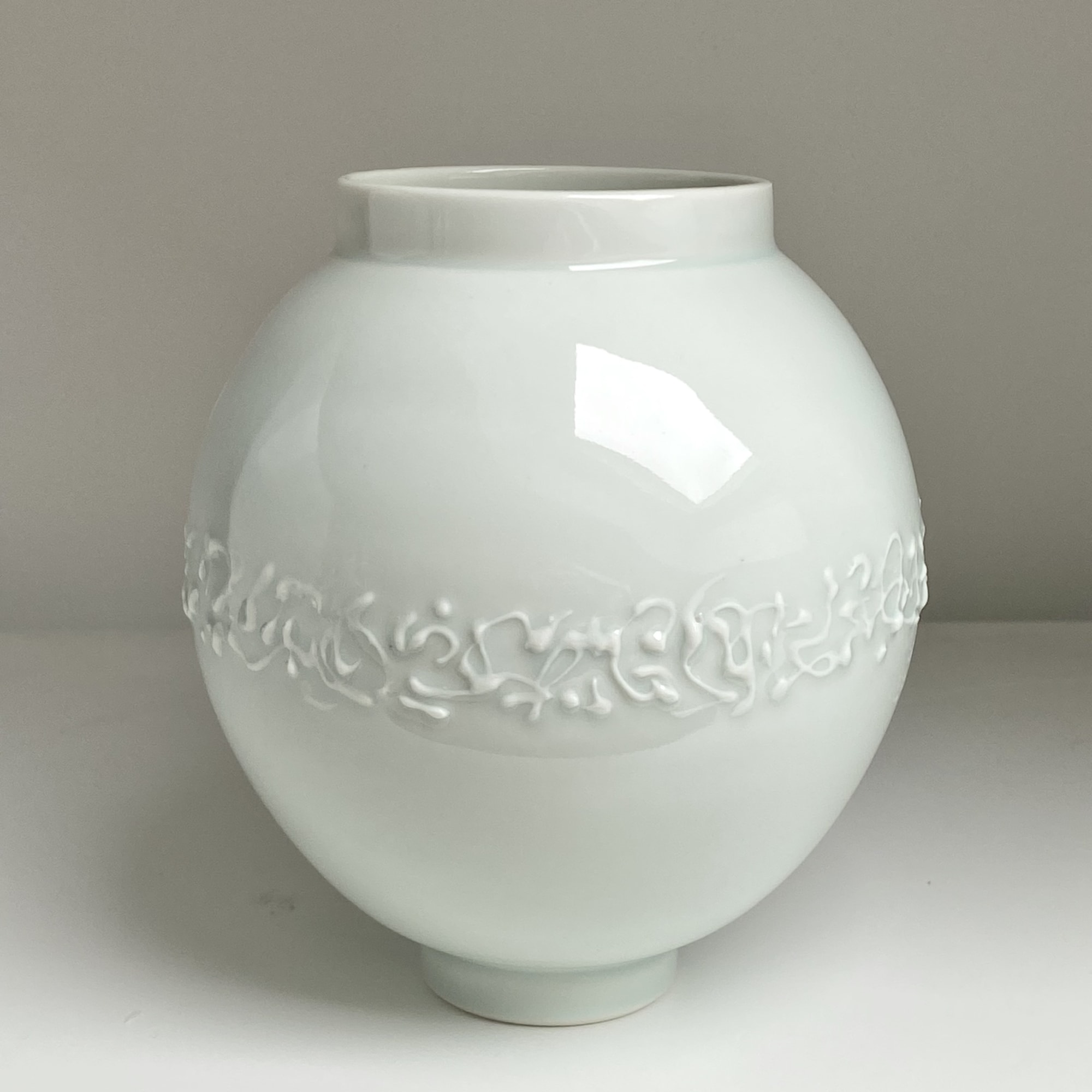 Robyn Hardyman, RH2 Moon Jar in Celadon