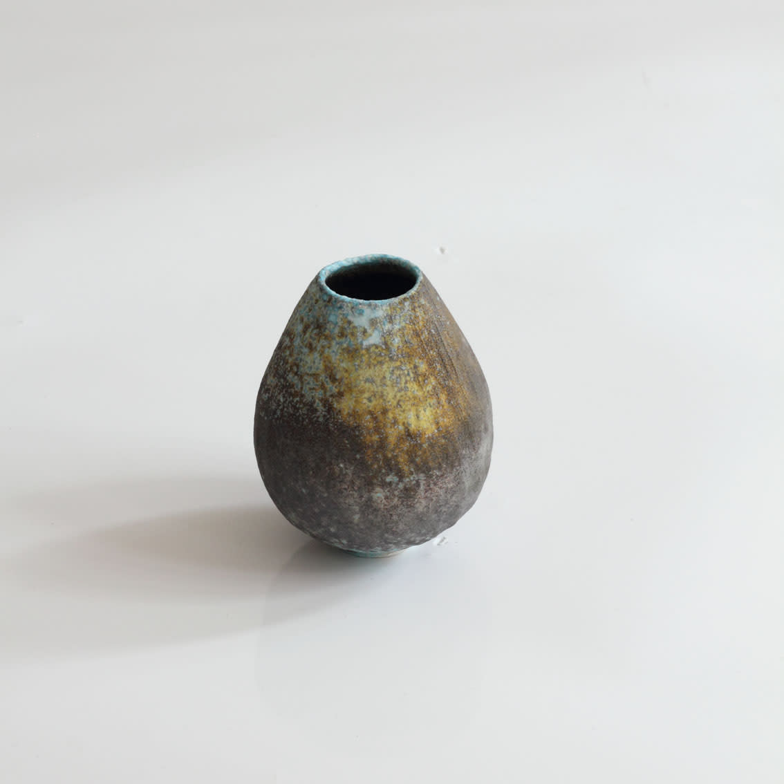 Jack Doherty, D20. Pod Form (carved and drawn surface)