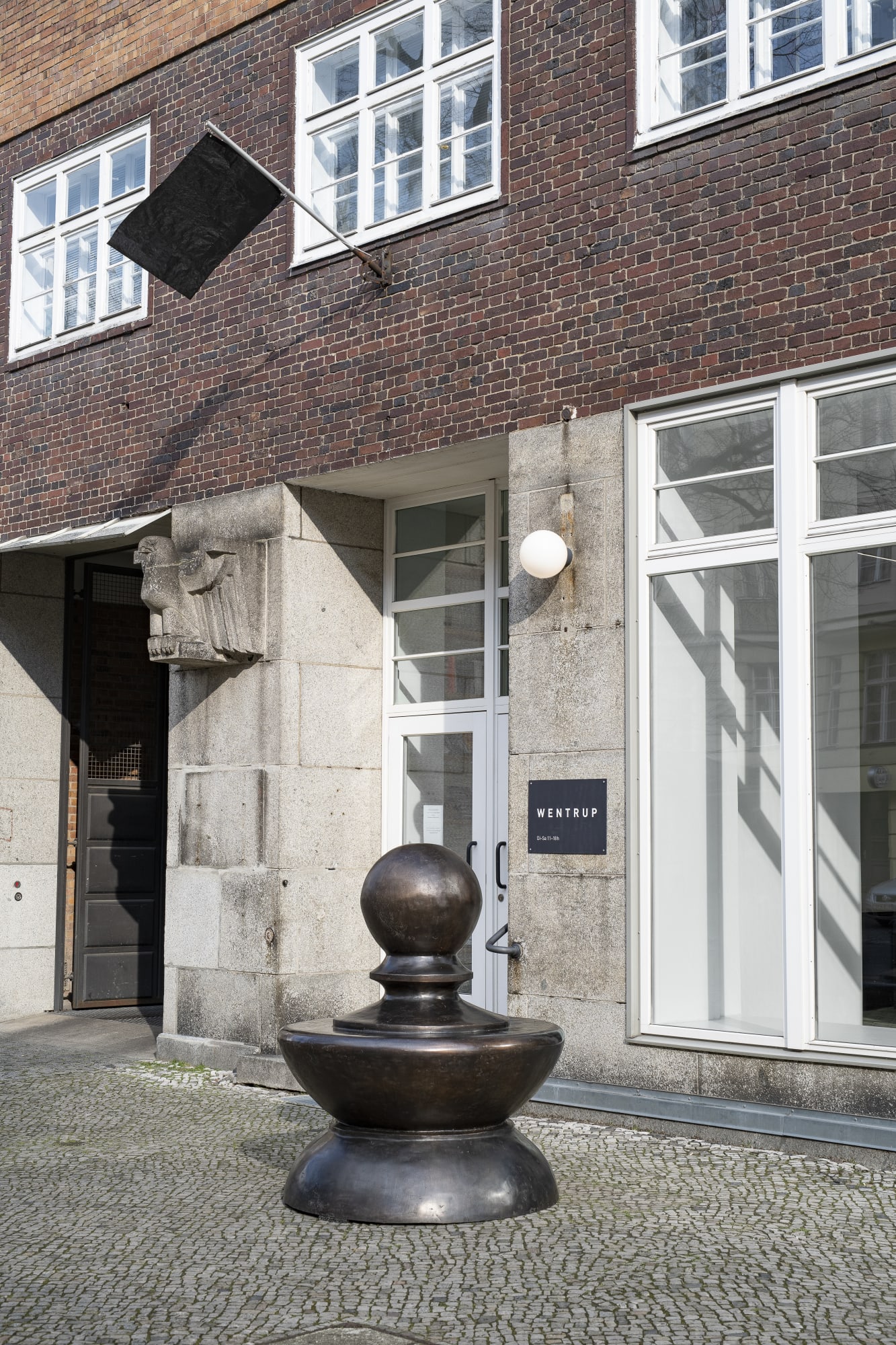 Gregor Hildebrandt – Fliegen weit vom Ufer fort