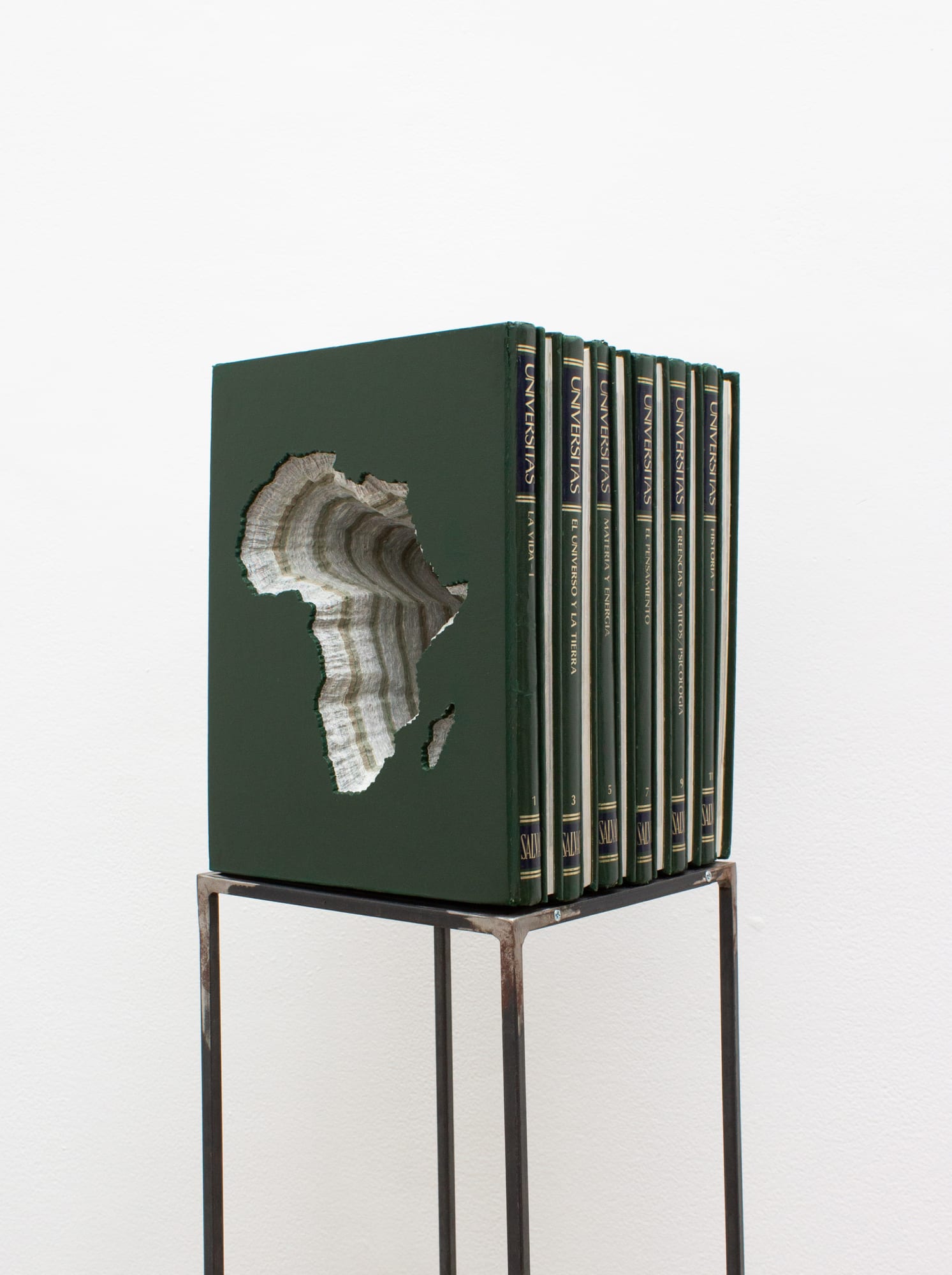 Seven Colombian Artists: Nueveochenta at Marc Straus