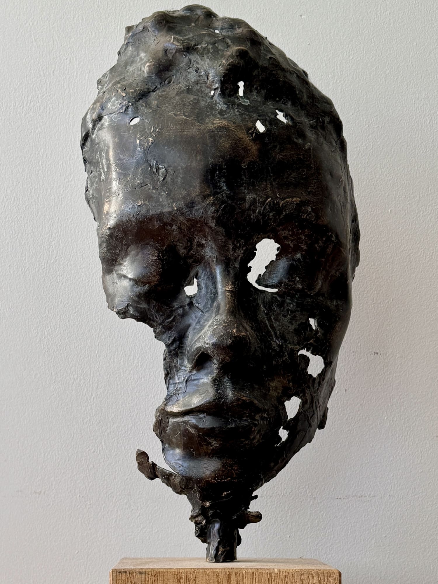 SIMON BACON