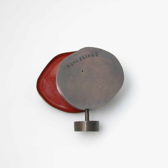 brooch by Katja Prins