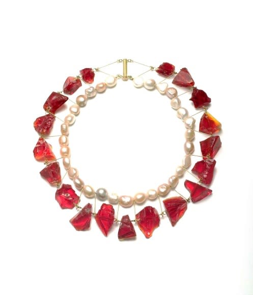 Collier Rouge 8- Pearls and Glass, 2009