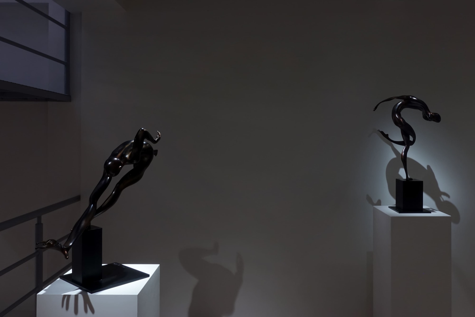 王尋雕塑展：導演型的雕塑家，動態間的捕捉手