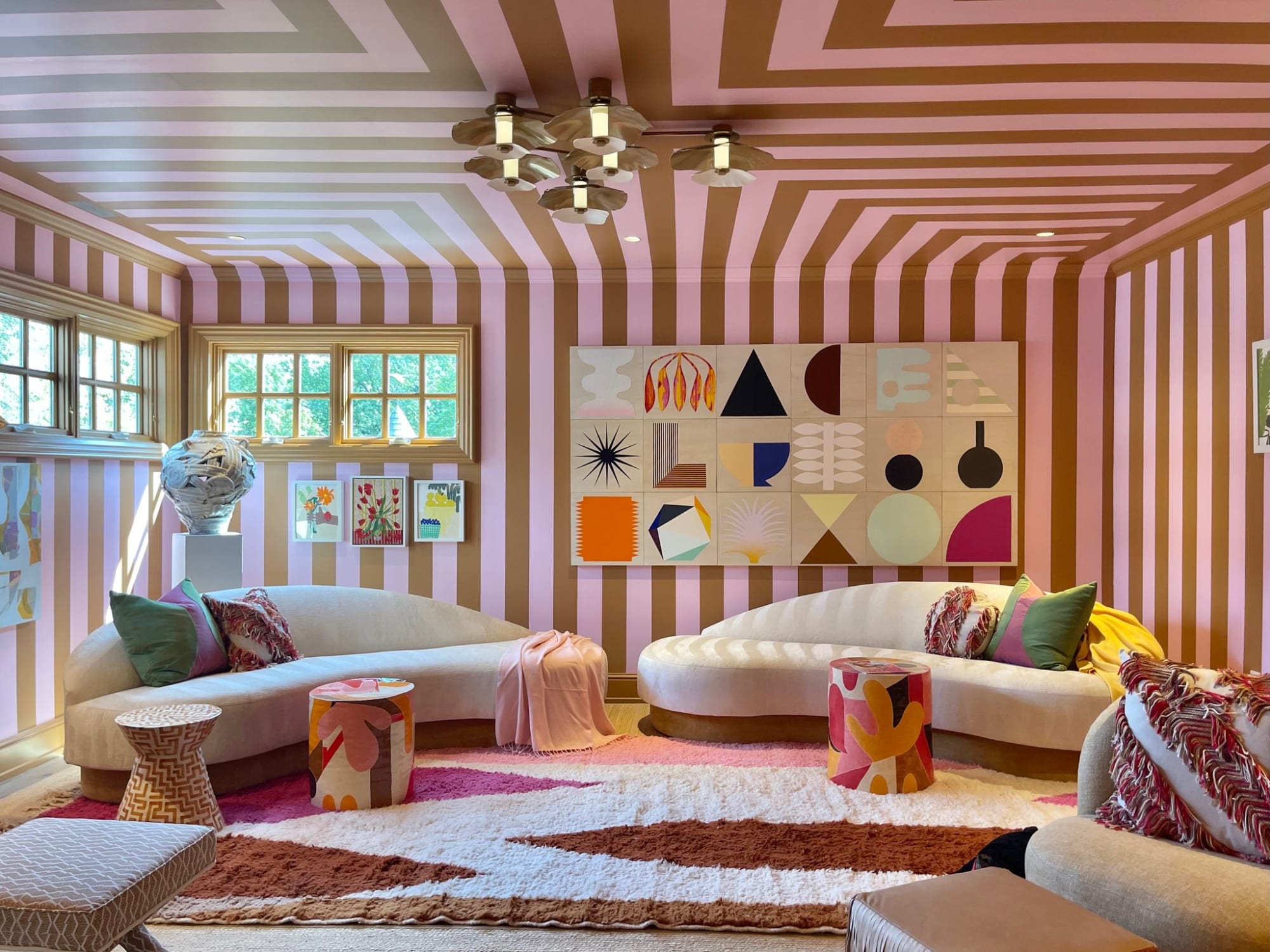 Artwork: Cameron Ritcher (commission) Designer: Janie Moslter Designs, 2025 Flower Magazine Nashville Showhouse