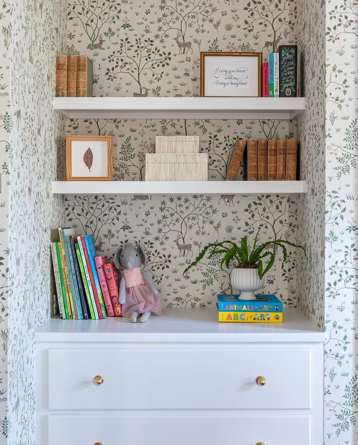 Artwork: Hillary Waters Fayle (available) Designer: Anne Pulliam Interiors & Erin Corey Advisory